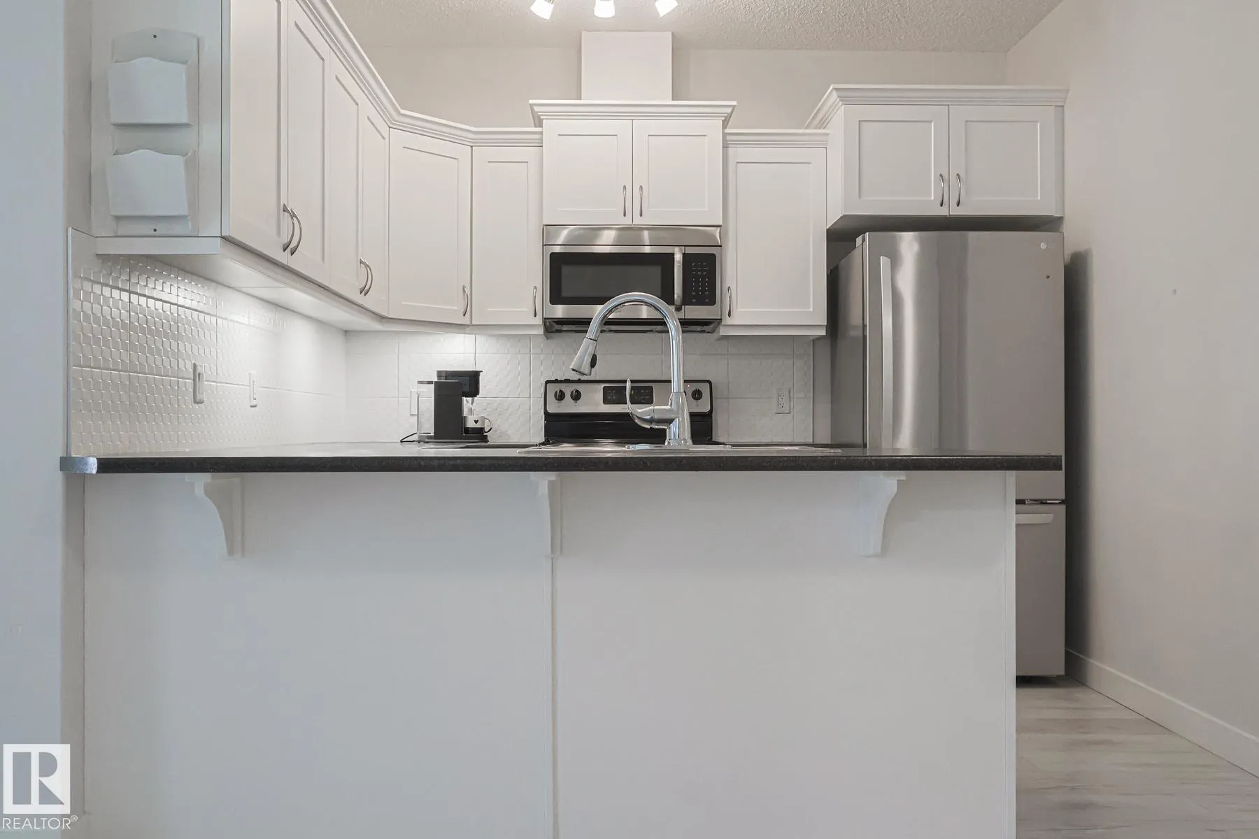 112A 511 Queen Street