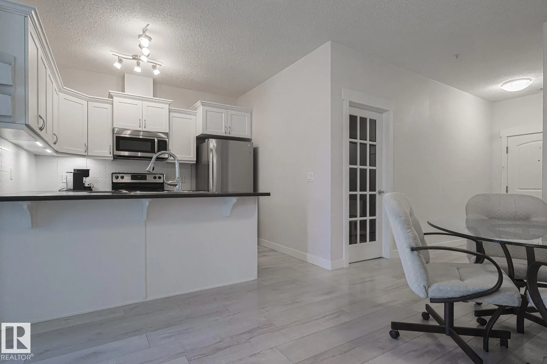 112A 511 Queen Street