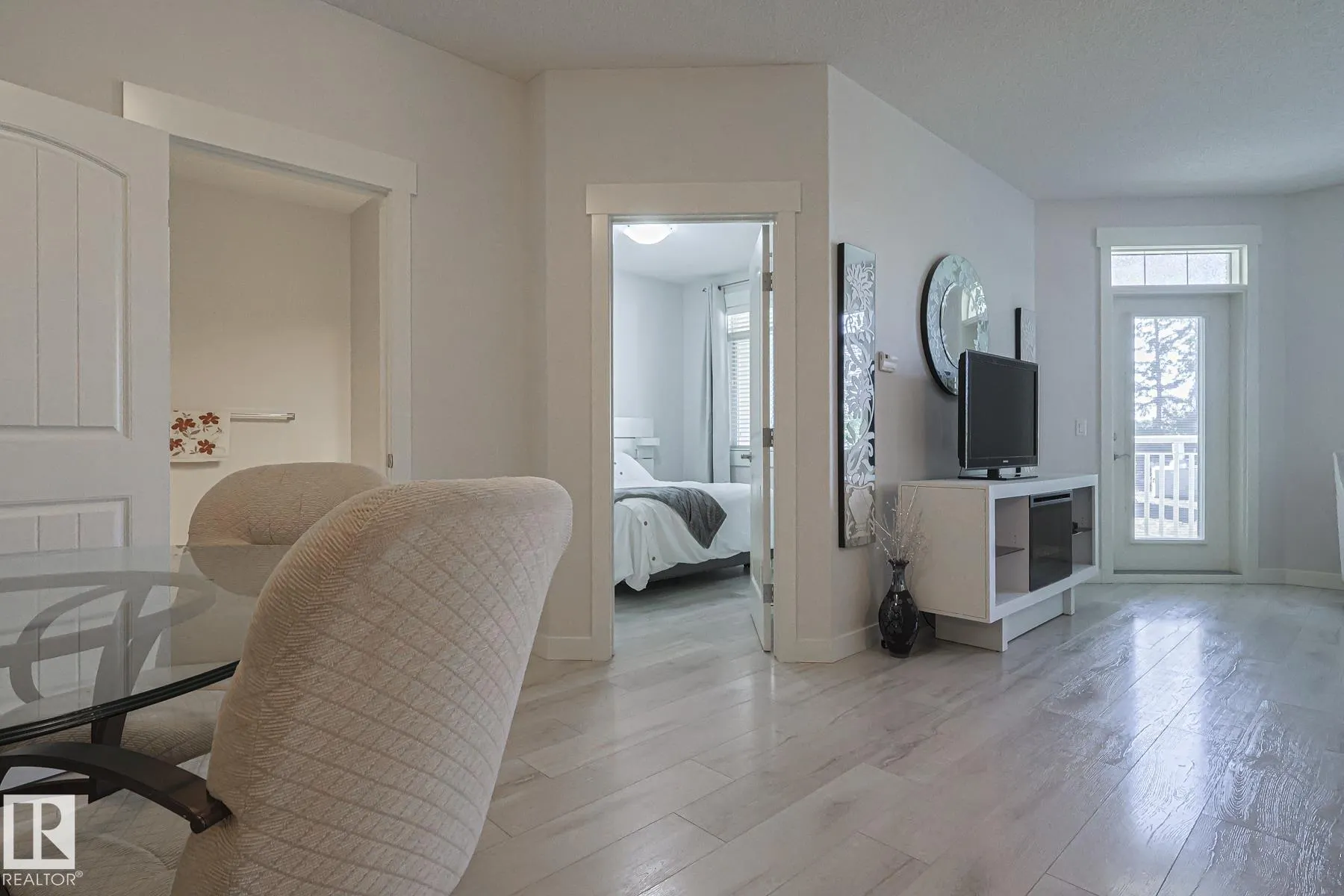 112A 511 Queen Street