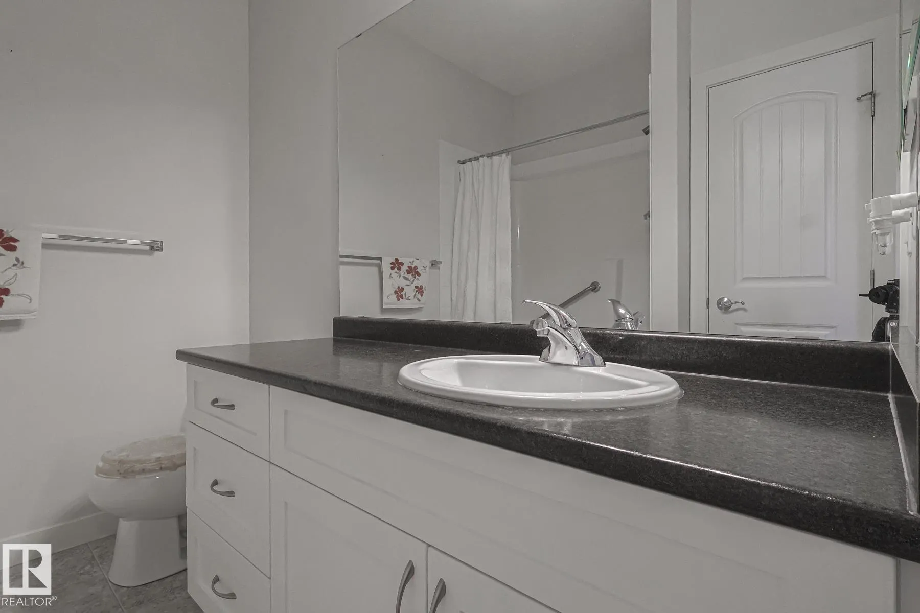 112A 511 Queen Street