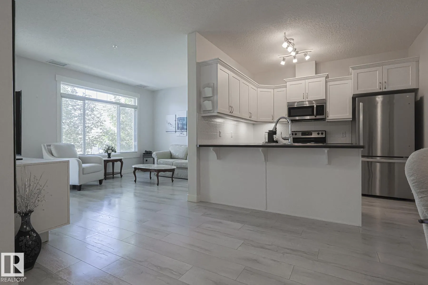 112A 511 Queen Street