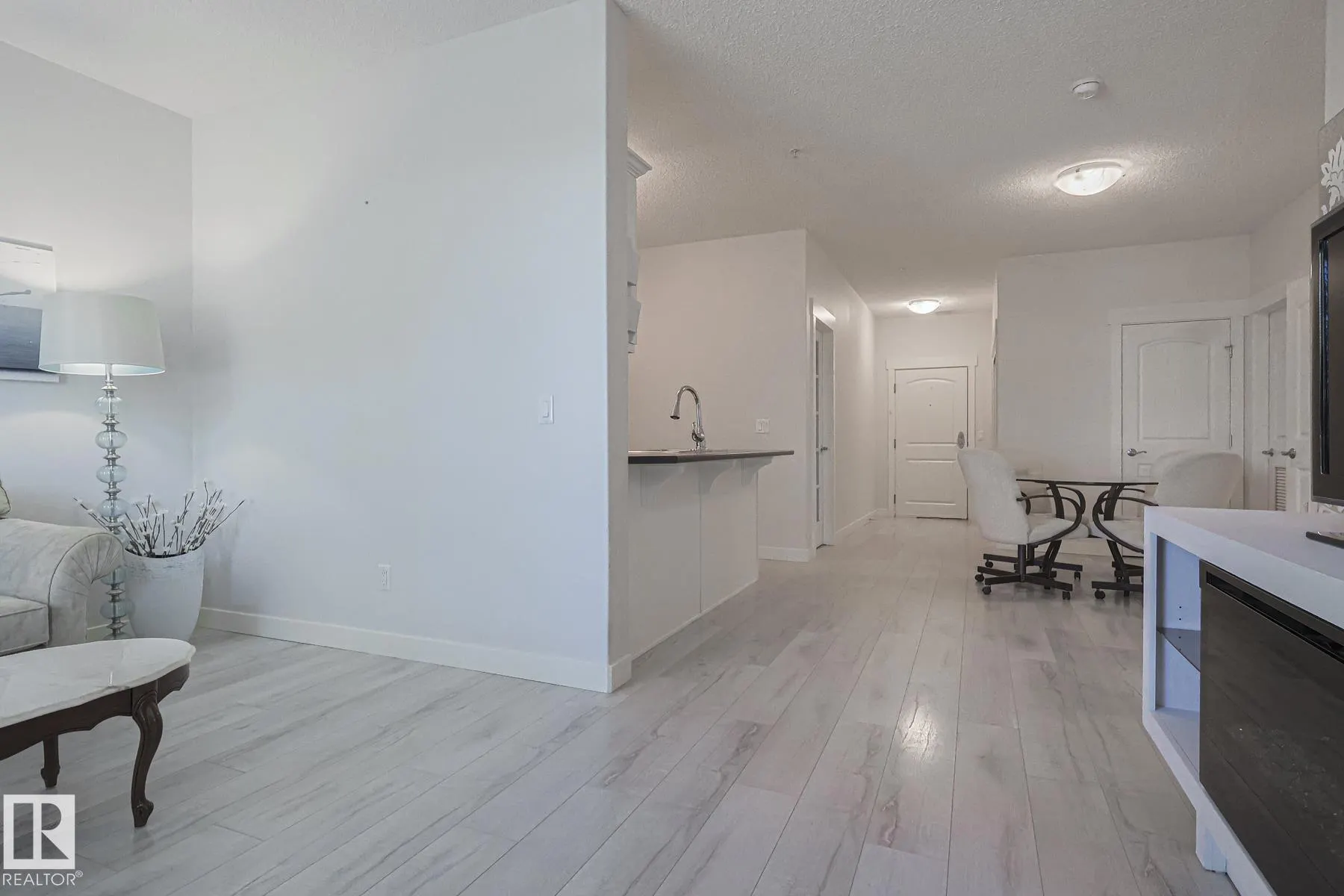 112A 511 Queen Street