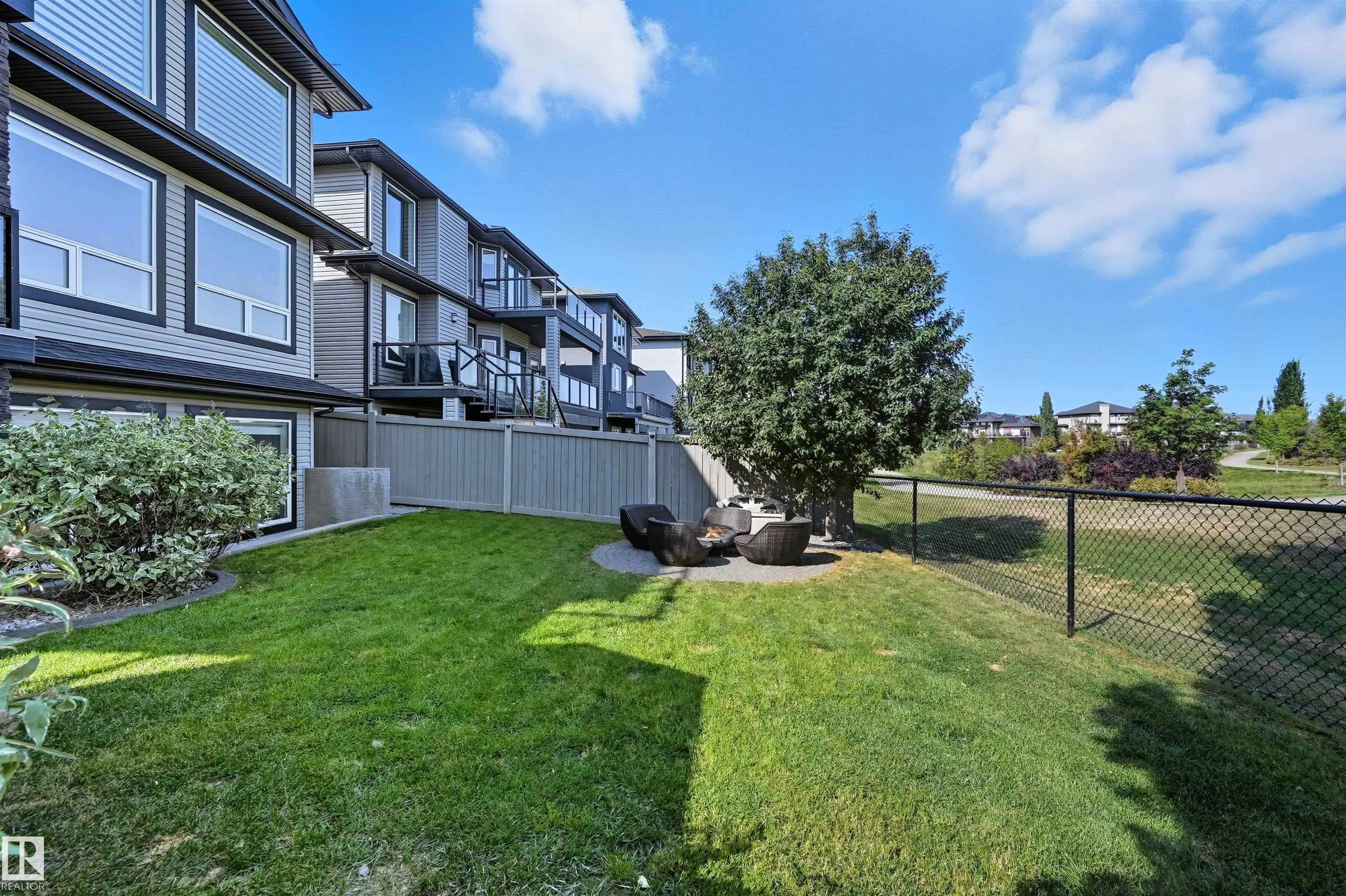 1806 ADAMSON Point(e)