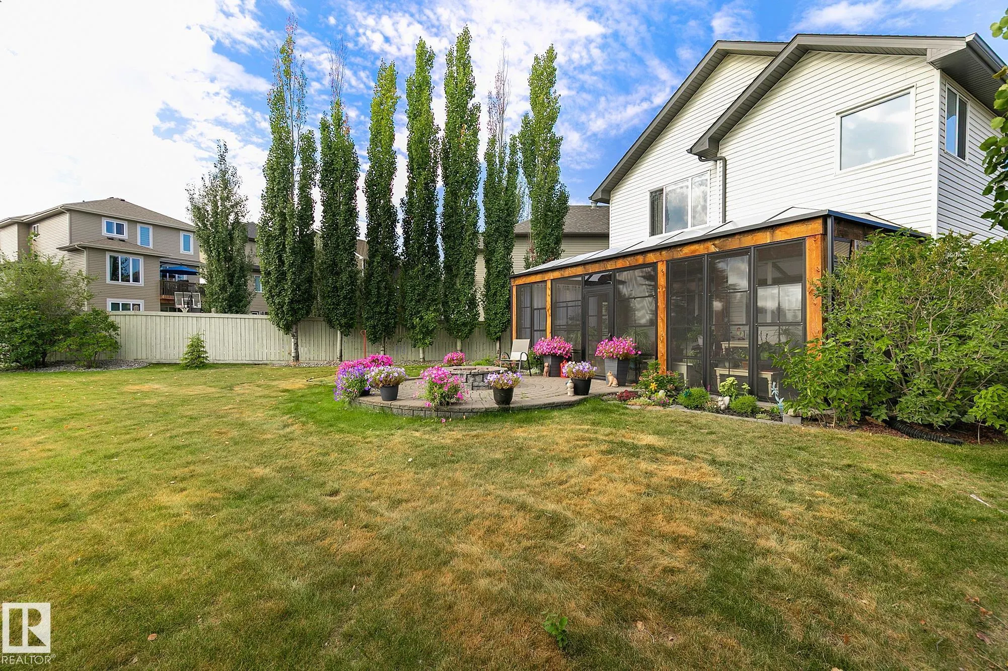 15 HARWOOD Court