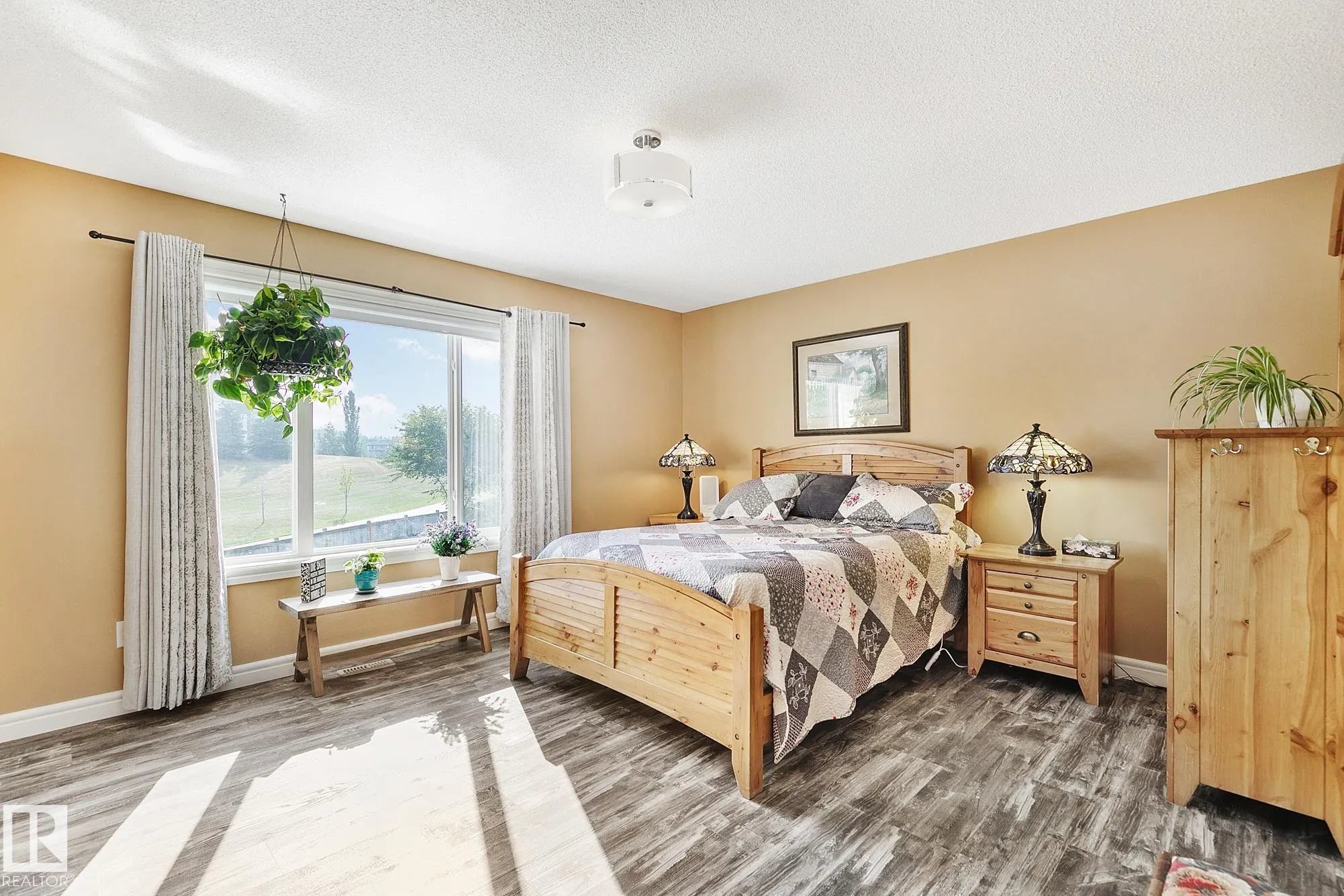 15 HARWOOD Court