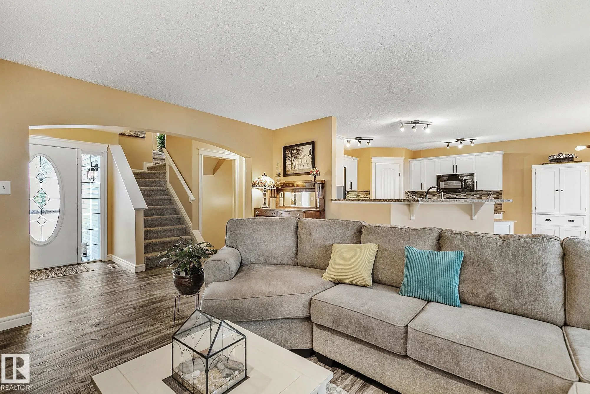 15 HARWOOD Court