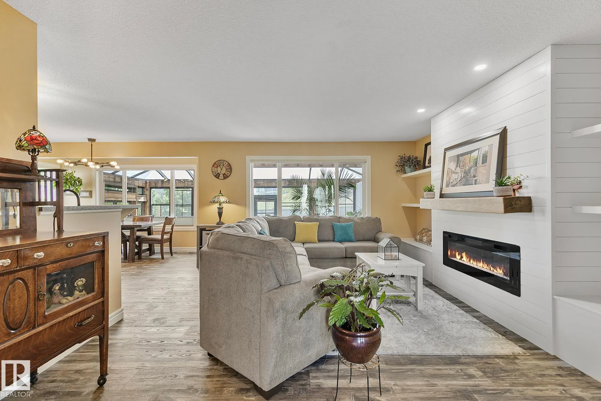 15 HARWOOD Court