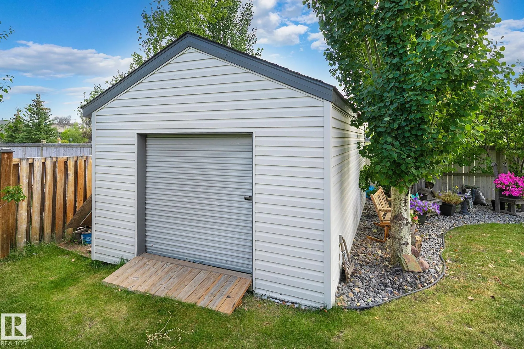 15 HARWOOD Court