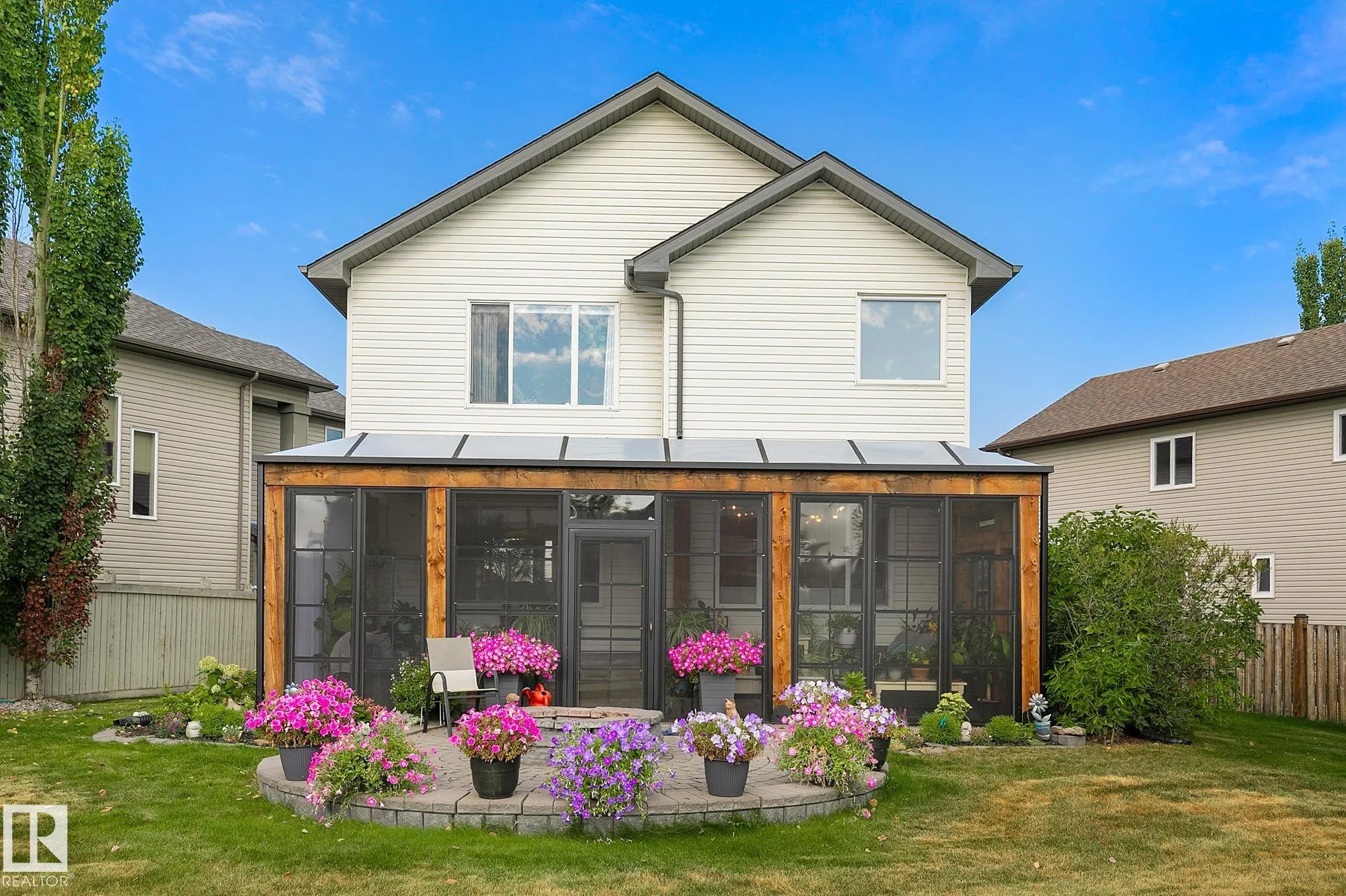 15 HARWOOD Court