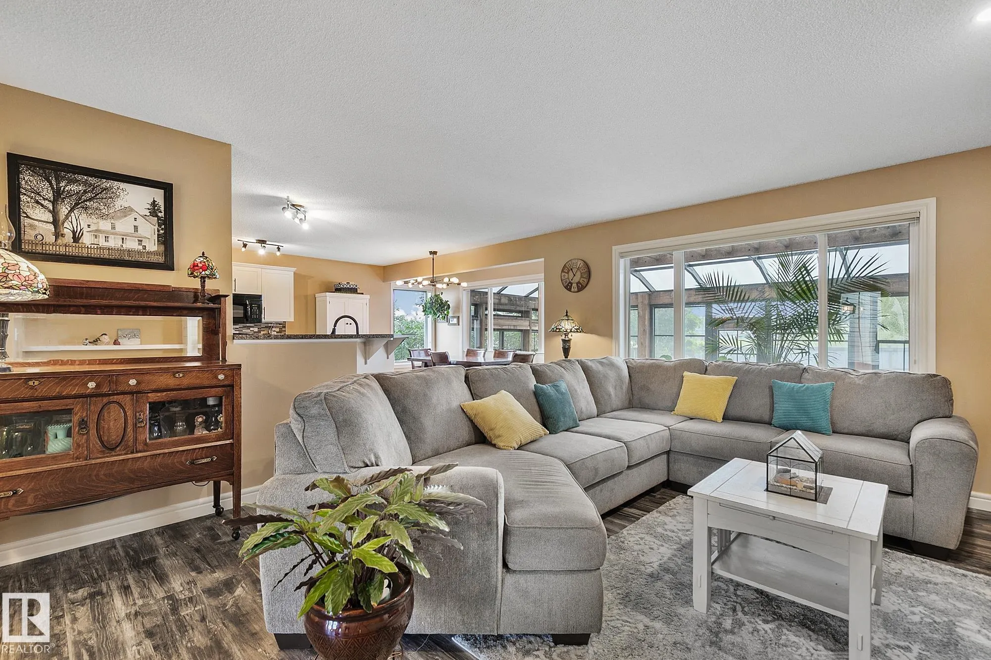 15 HARWOOD Court