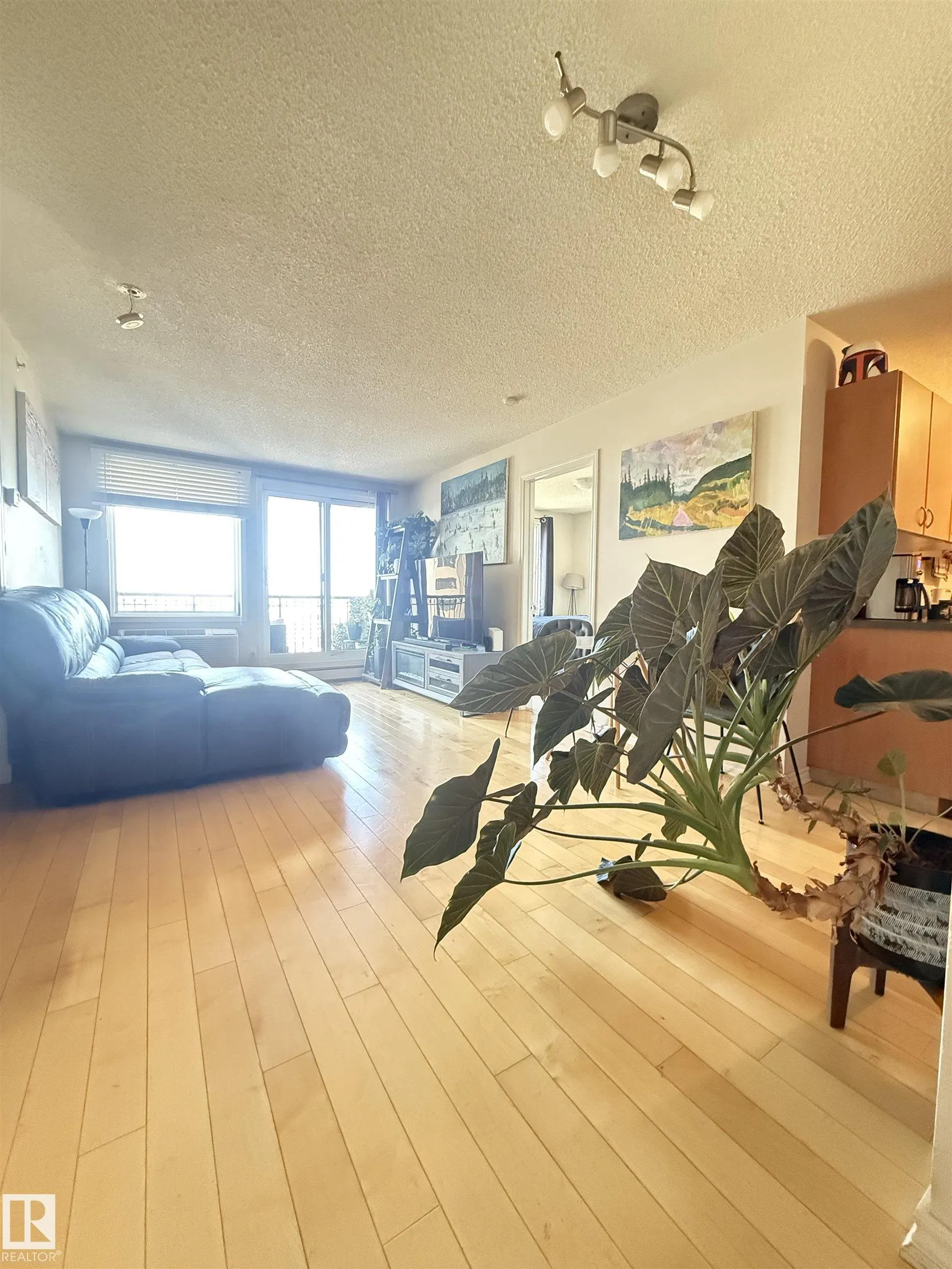 10180 104 Street