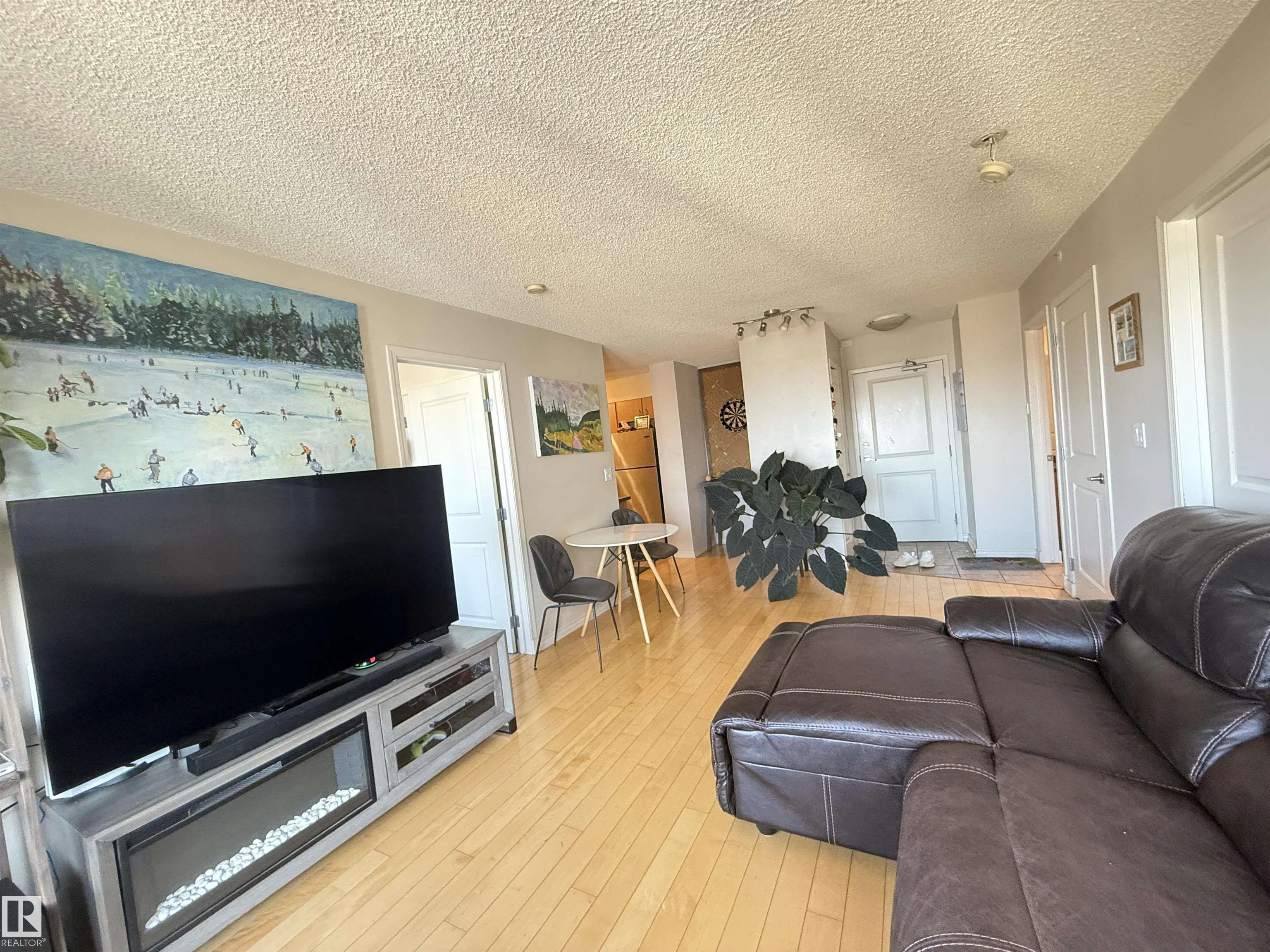 10180 104 Street