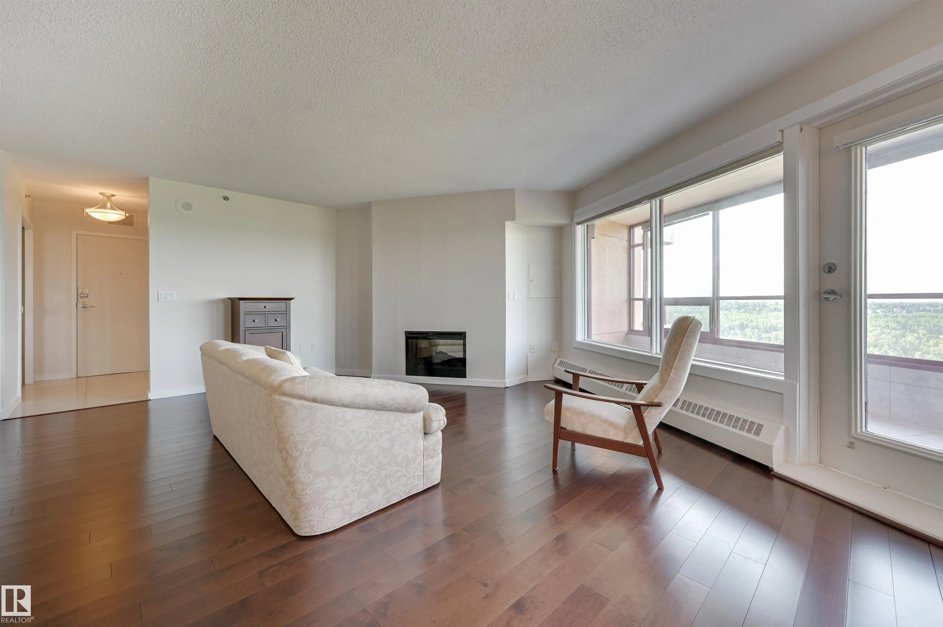 12319 JASPER Avenue