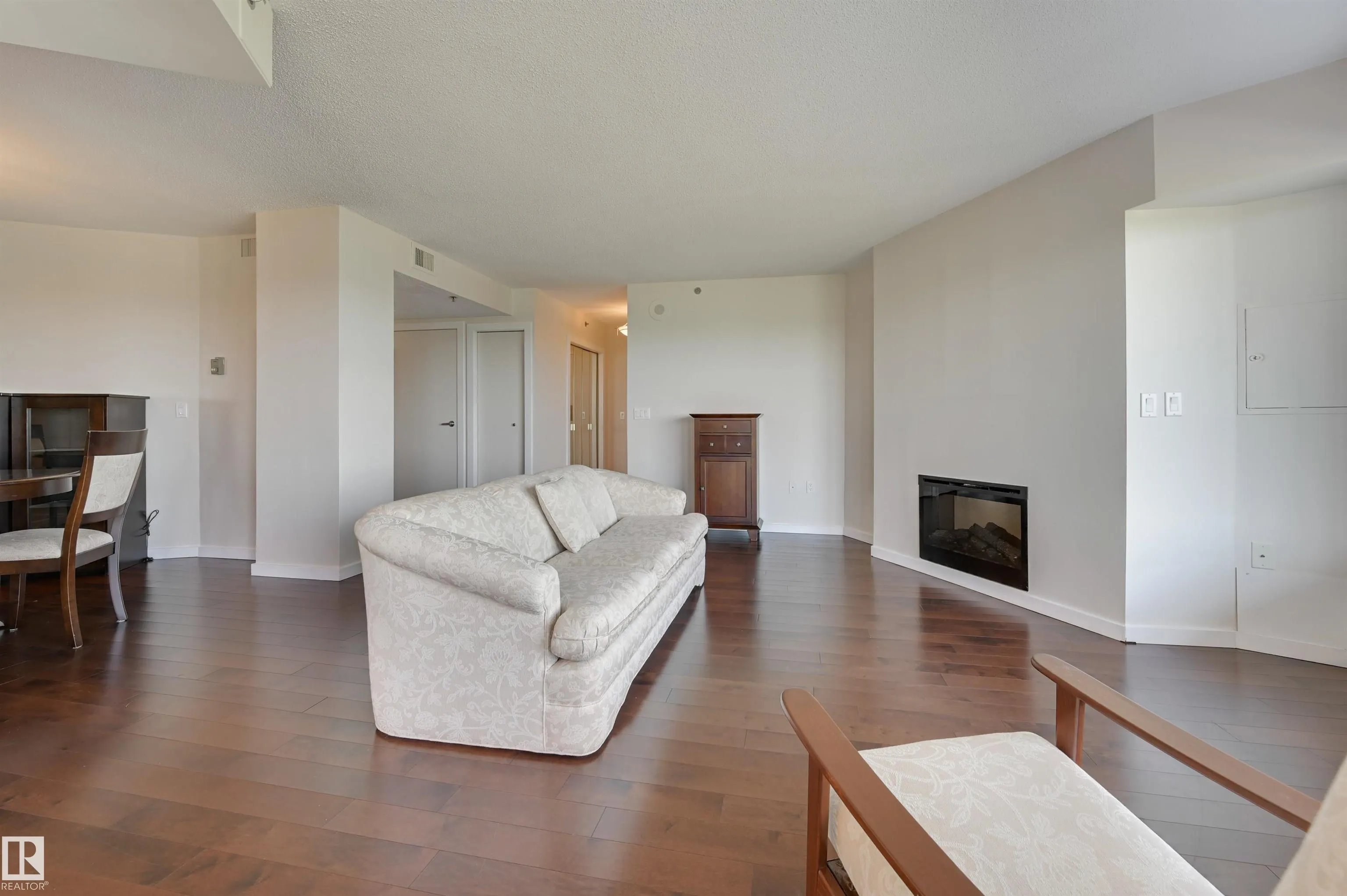 12319 JASPER Avenue