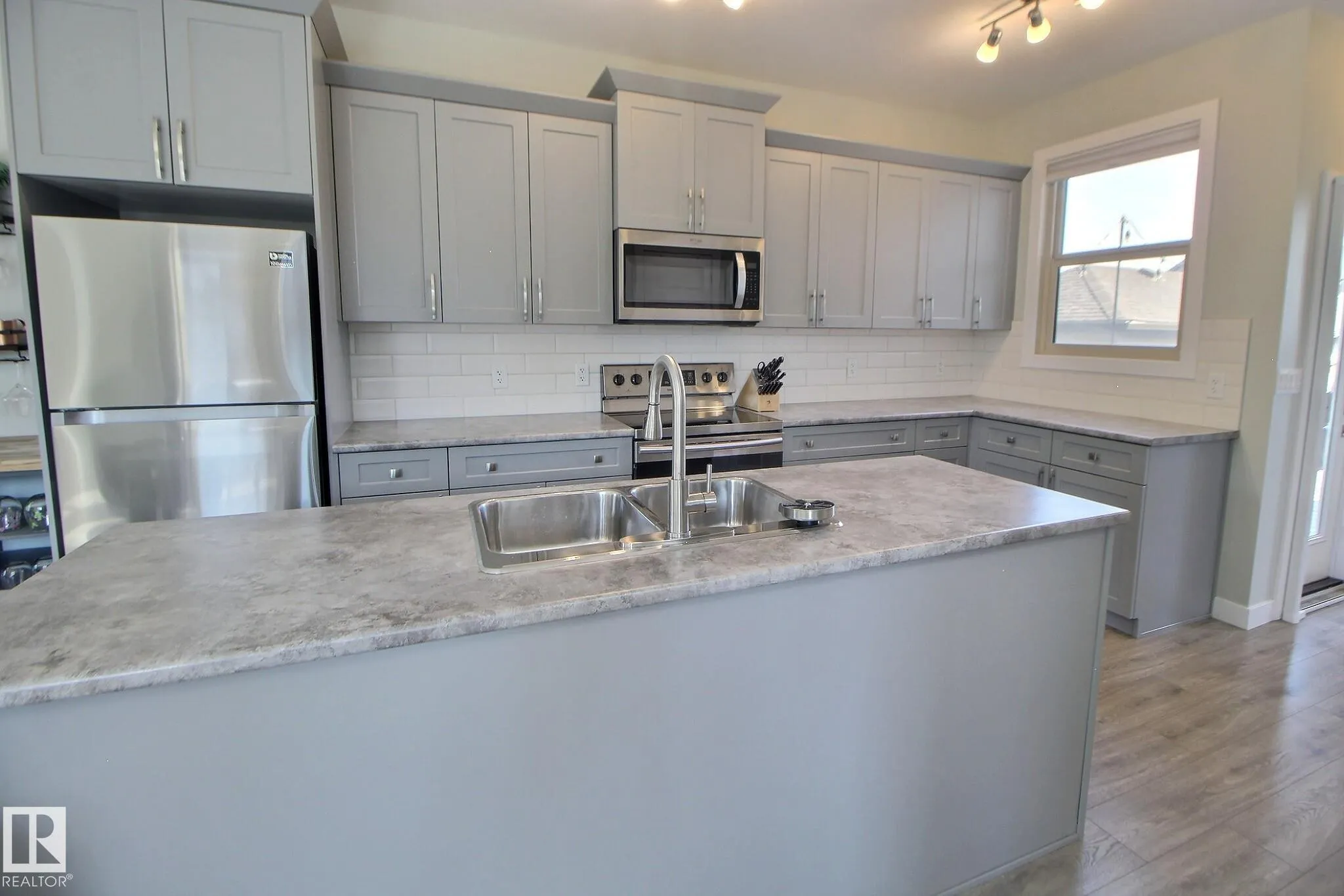 28 GREENBURY Manor