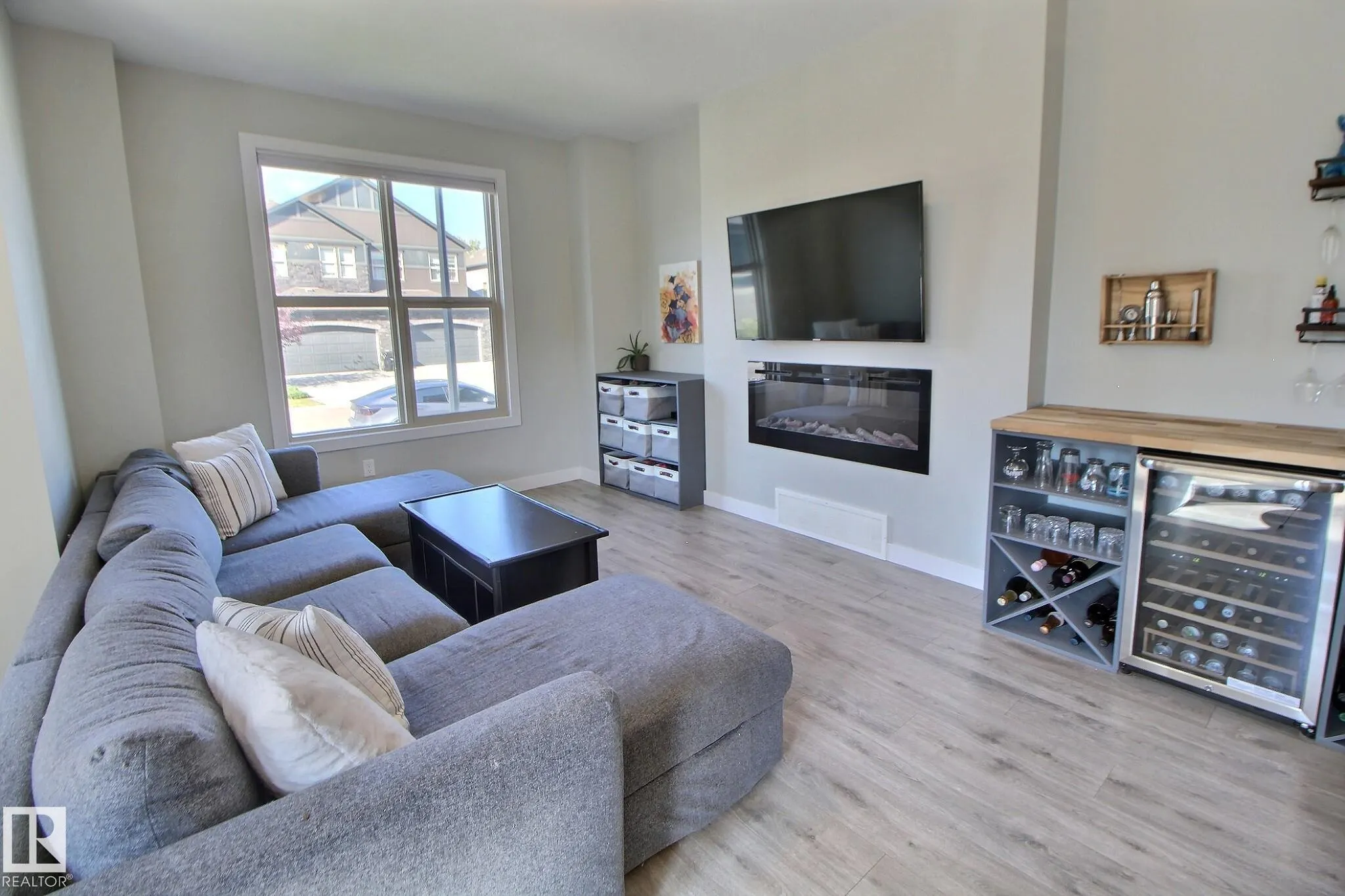 28 GREENBURY Manor