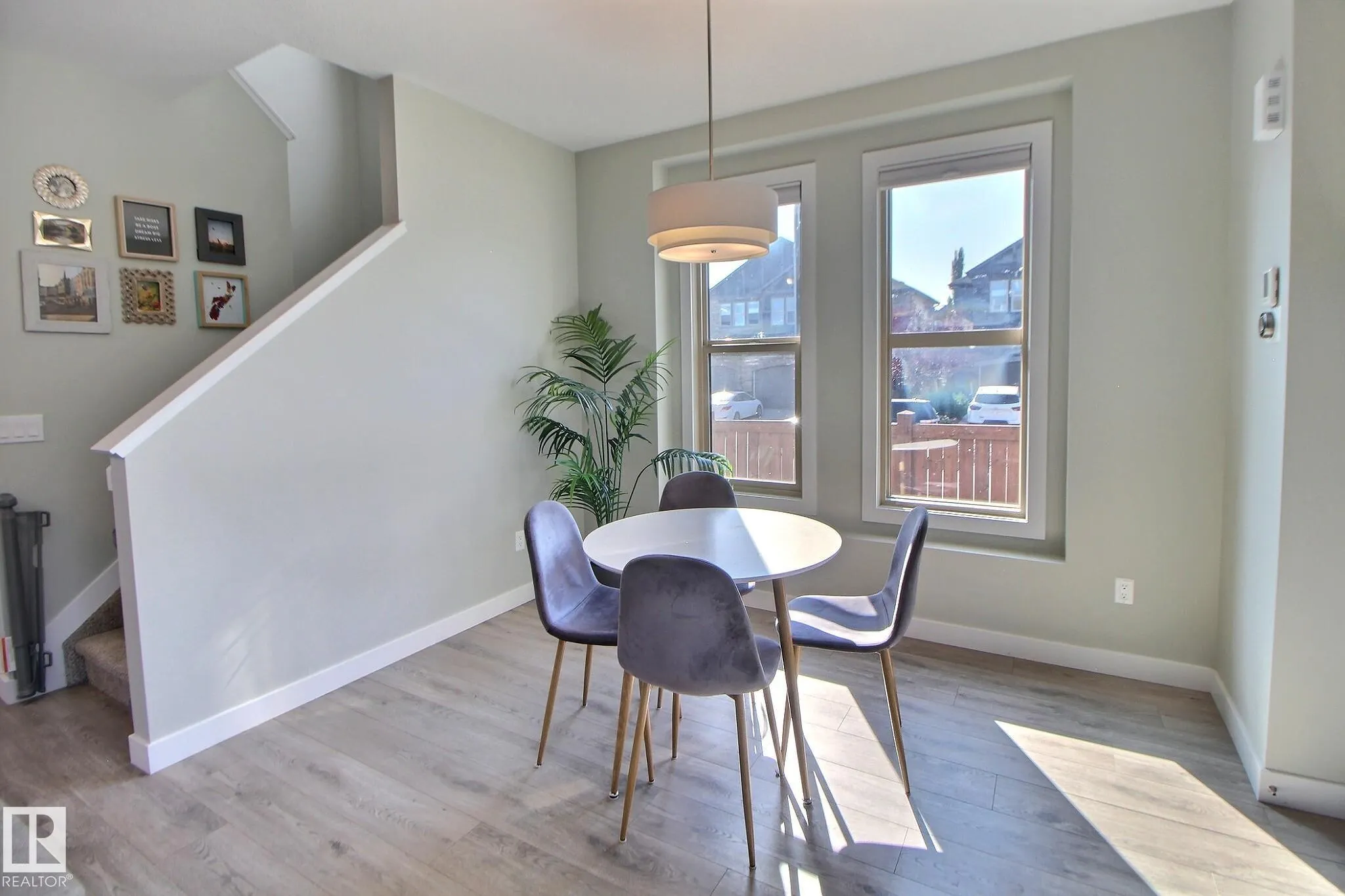 28 GREENBURY Manor