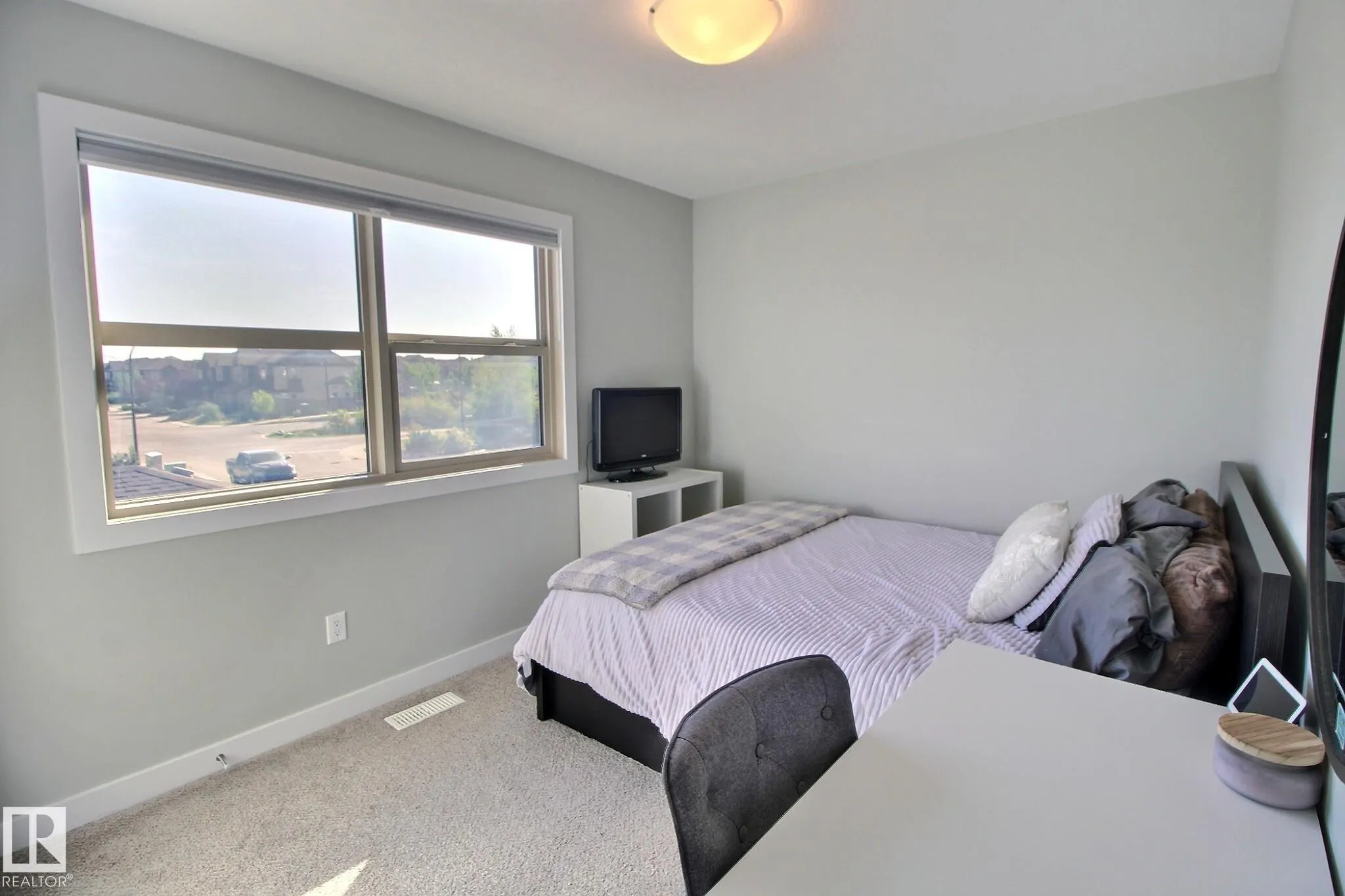 28 GREENBURY Manor
