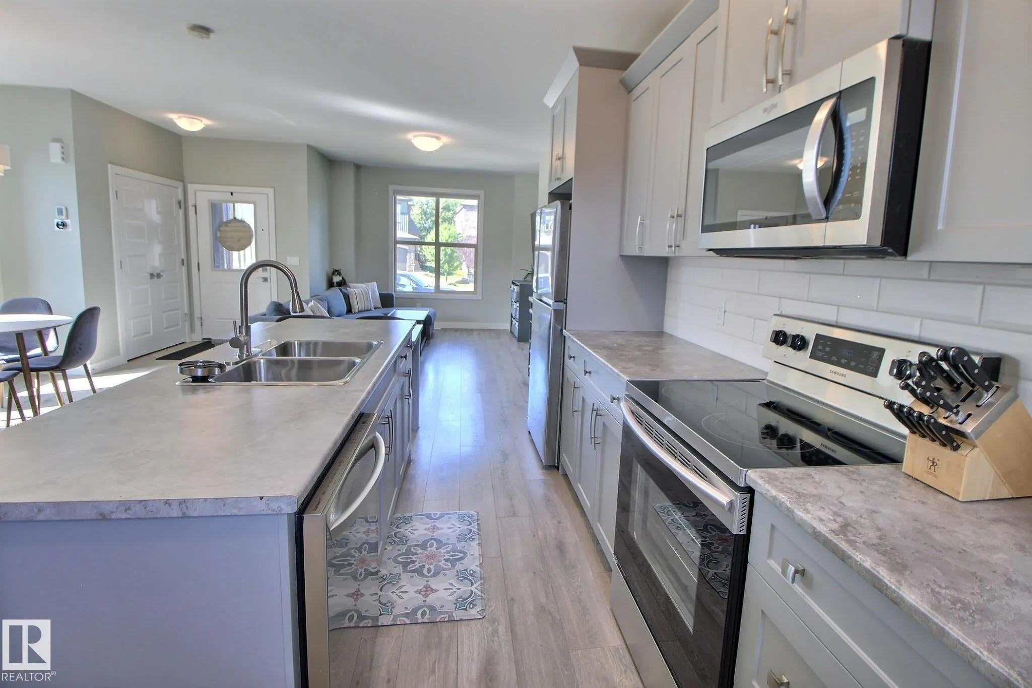 28 GREENBURY Manor