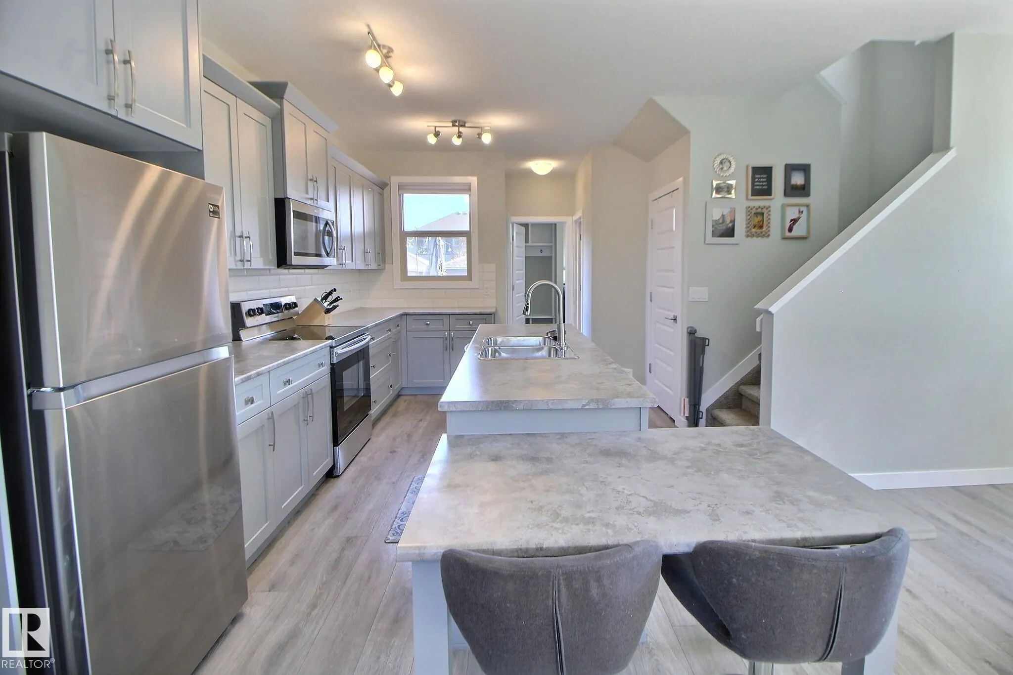 28 GREENBURY Manor
