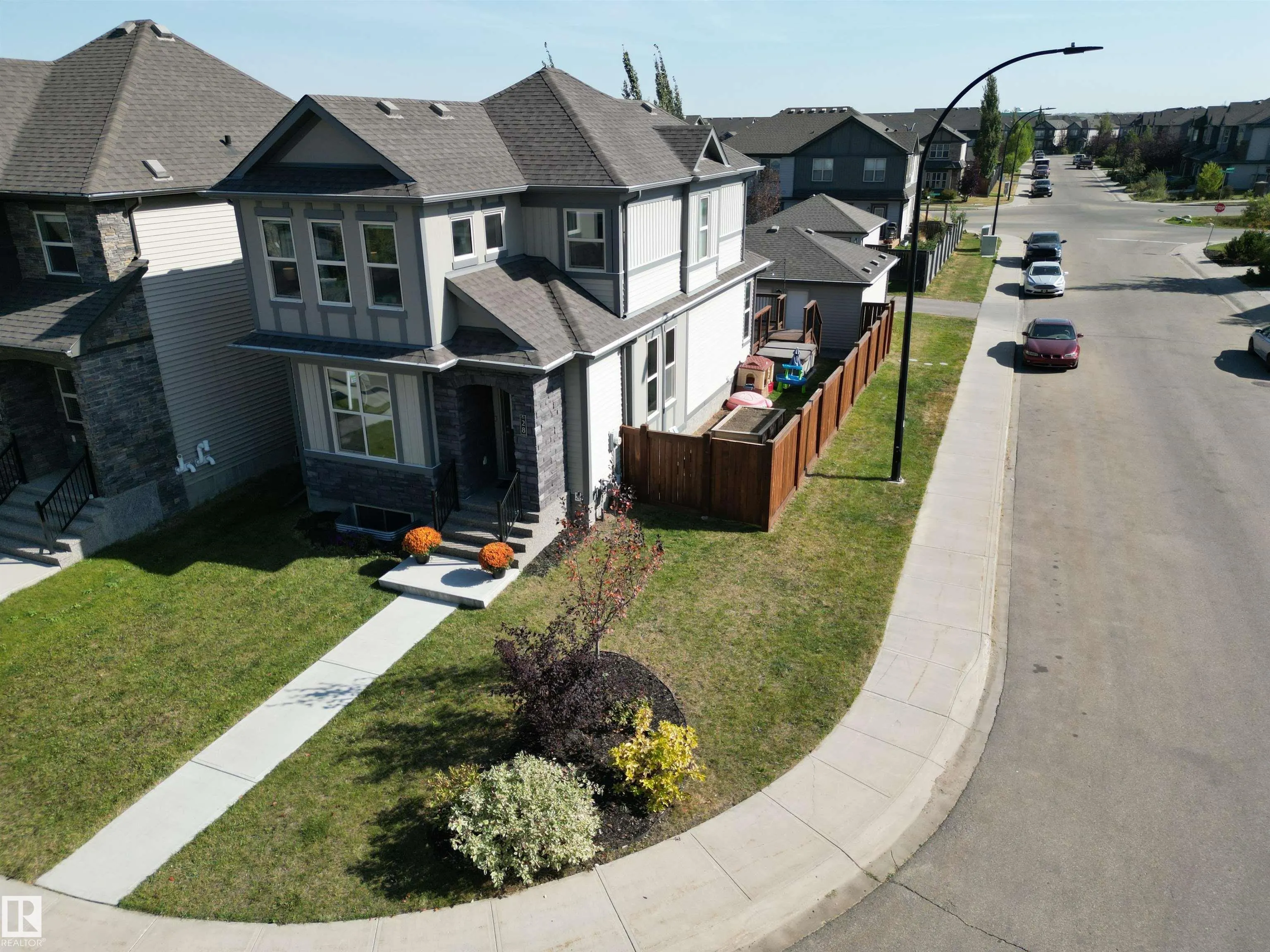 28 GREENBURY Manor
