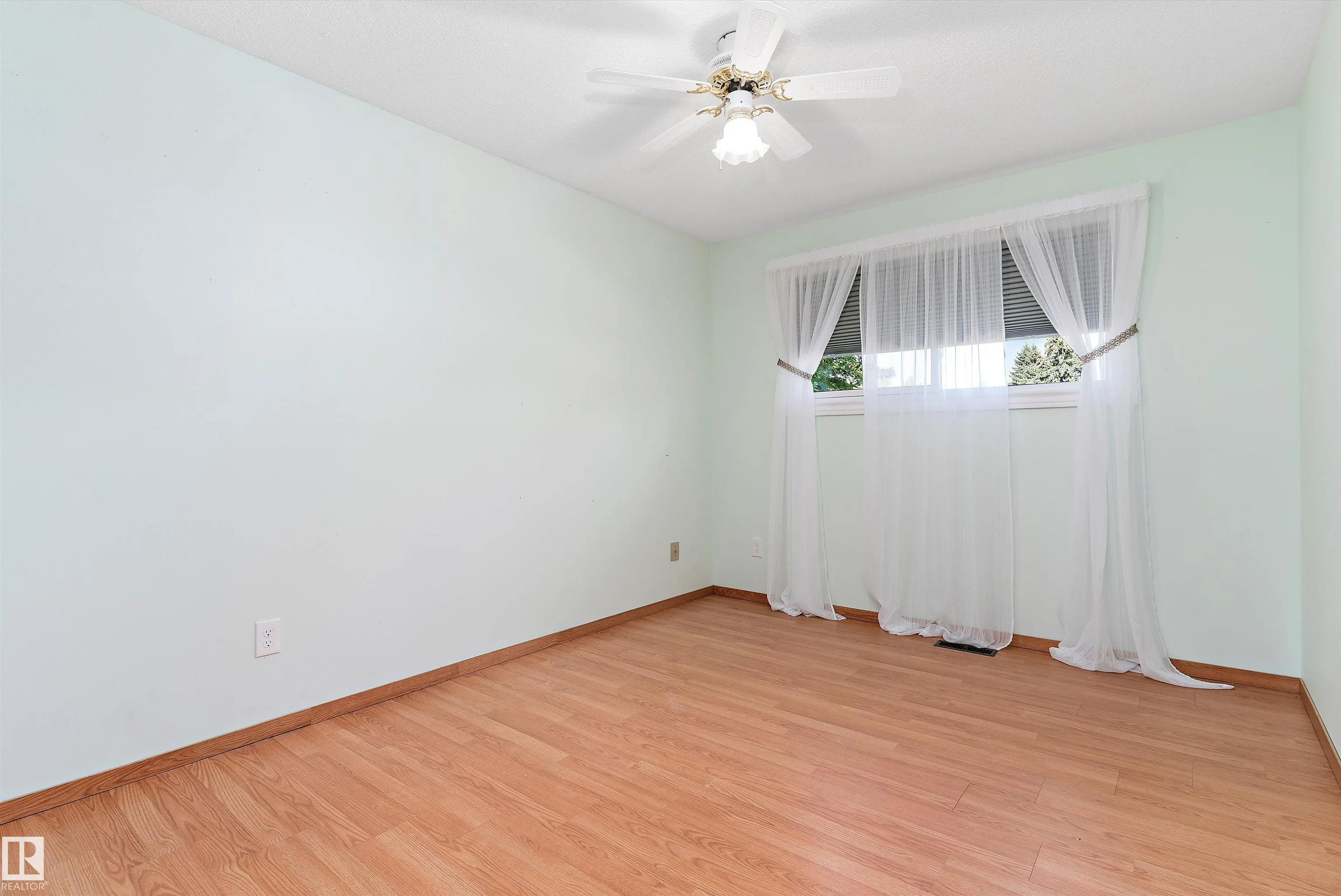 114 BROOKWOOD Drive