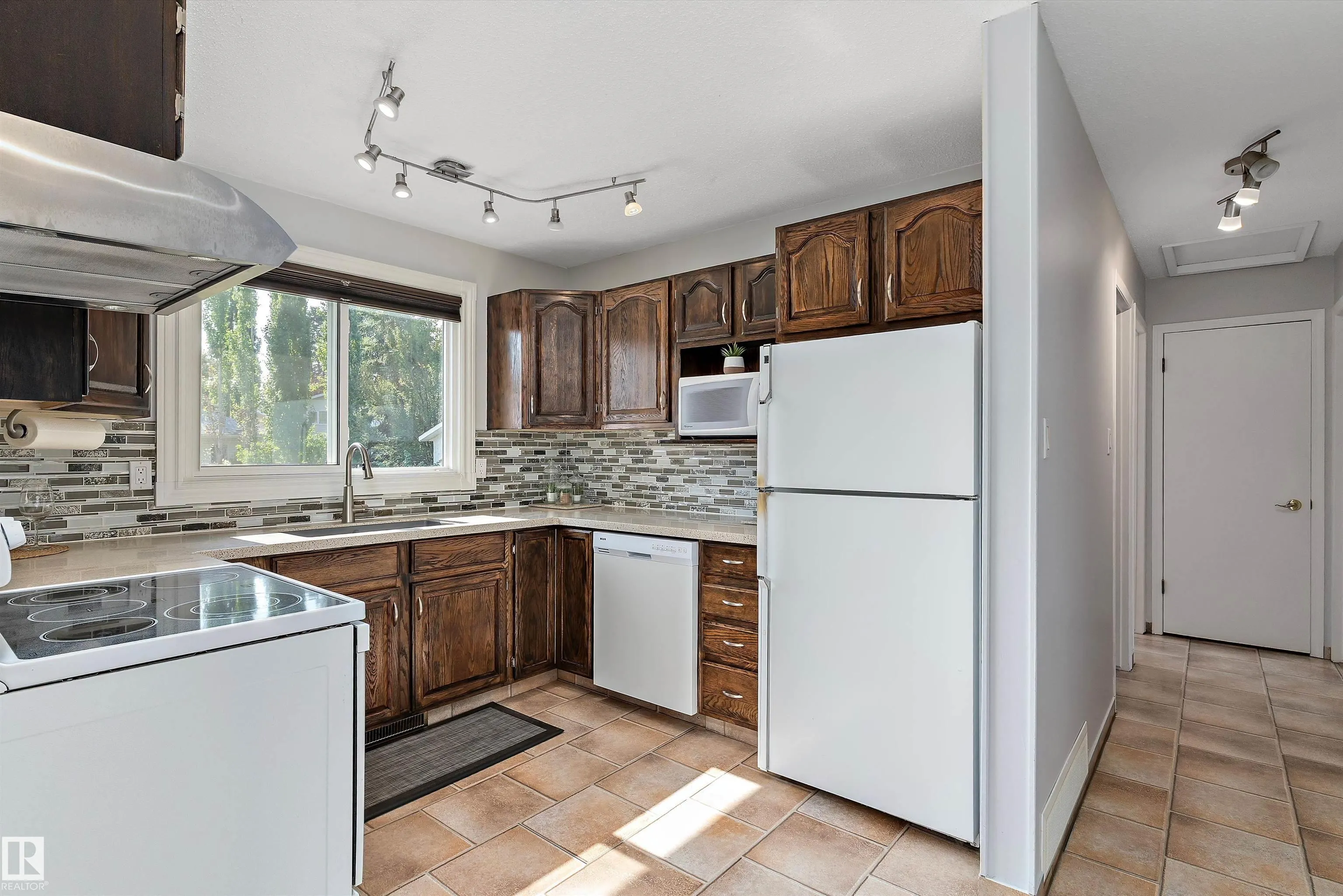 114 BROOKWOOD Drive