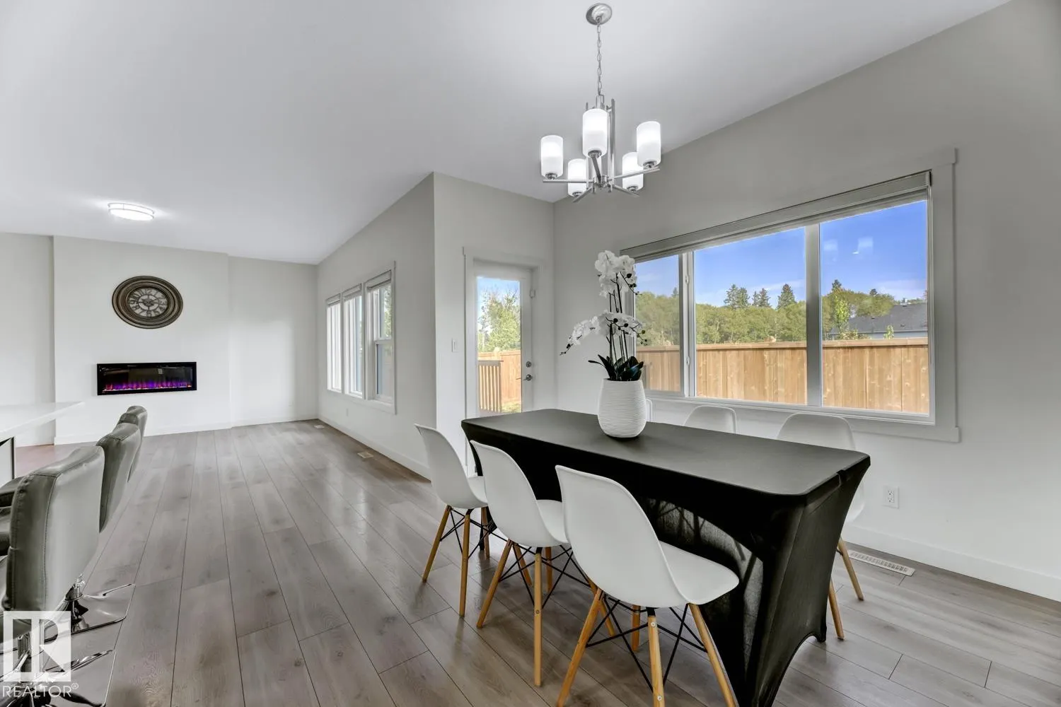 513 EAGLESON Wynd