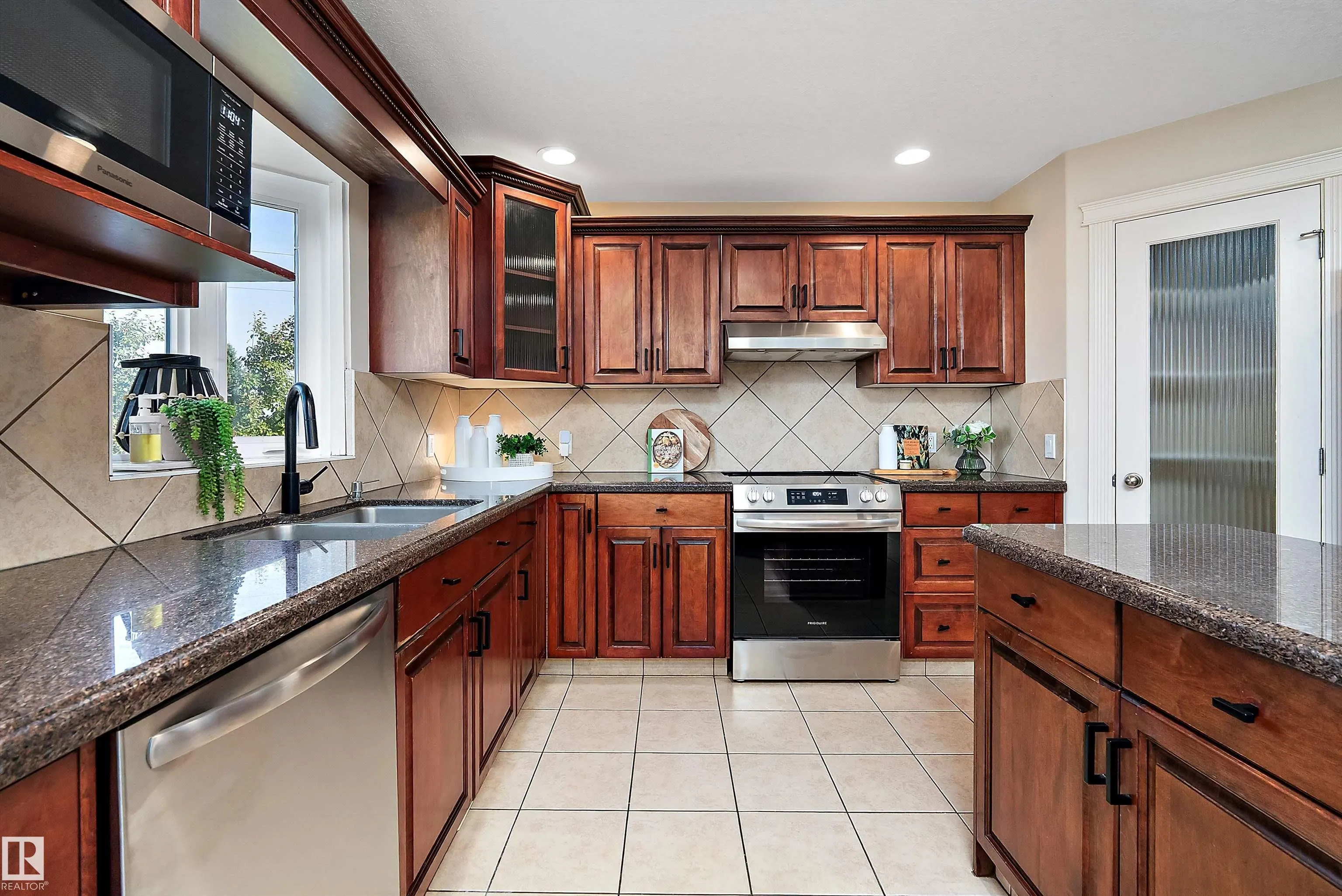 995 HOLLINGSWORTH BEND Bend