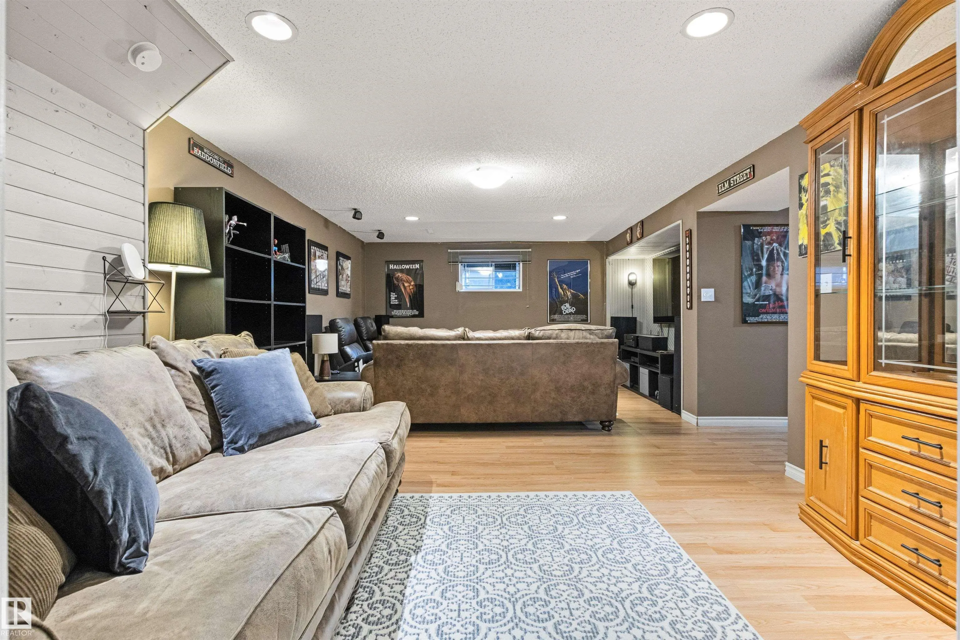 1704 39 Street