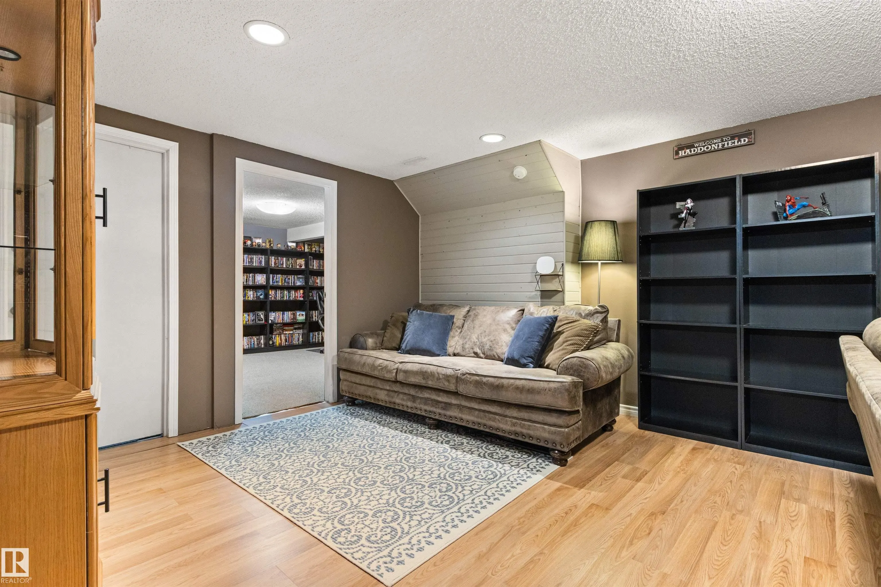 1704 39 Street