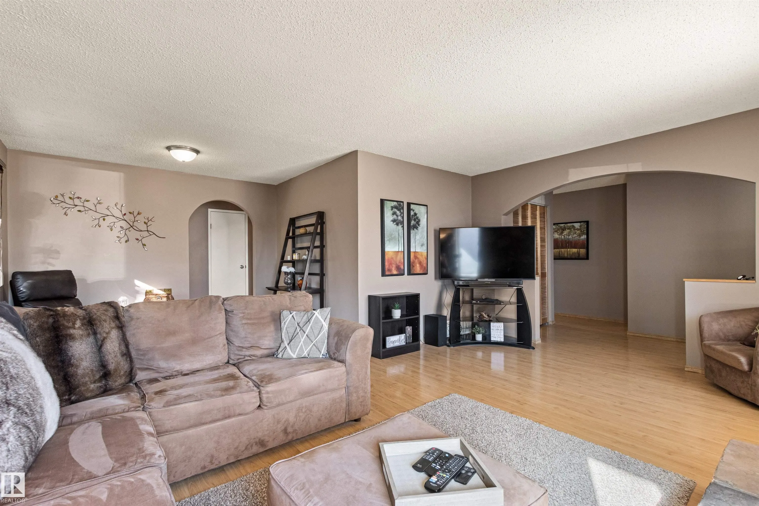1704 39 Street