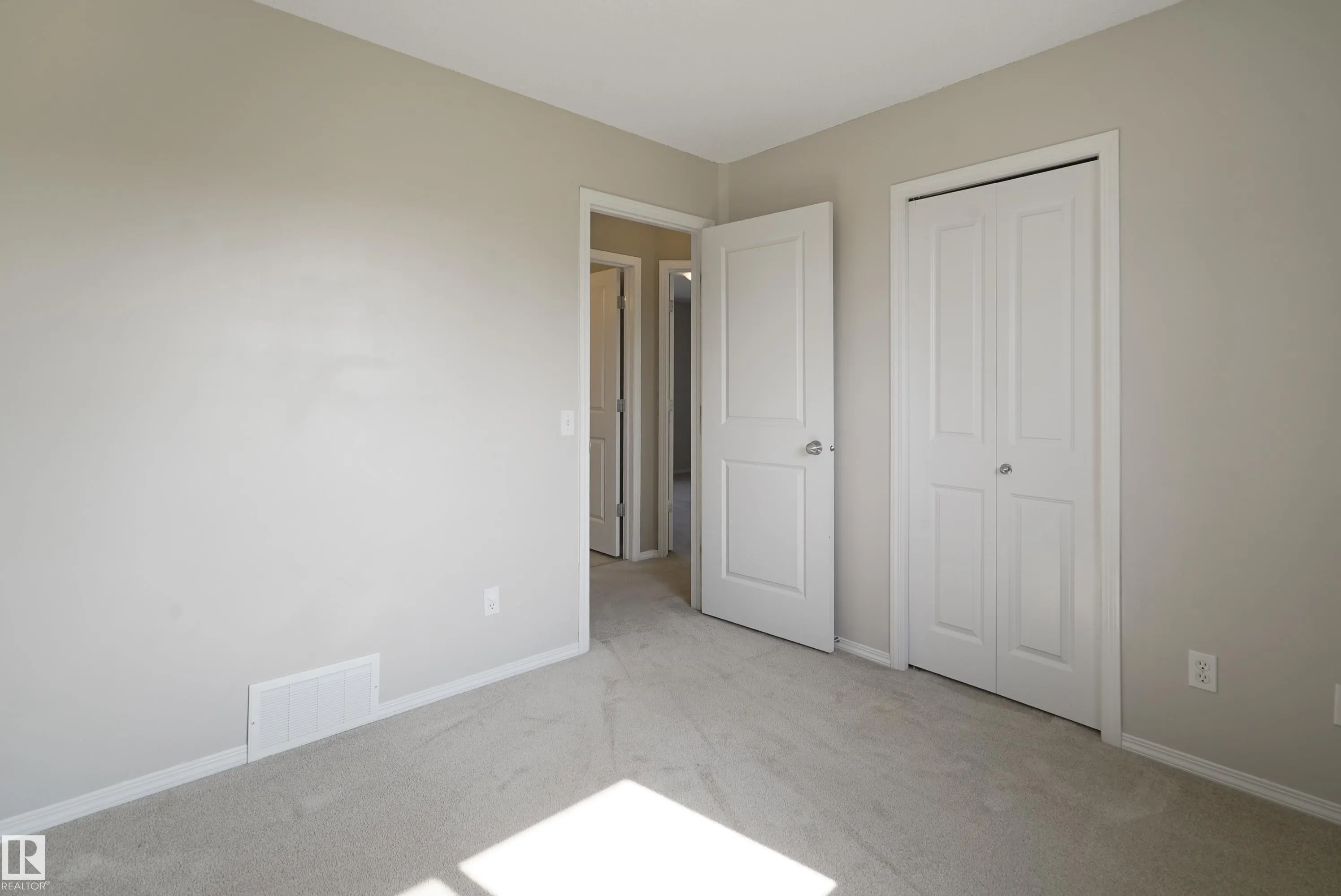 450 HYNDMAN Crescent