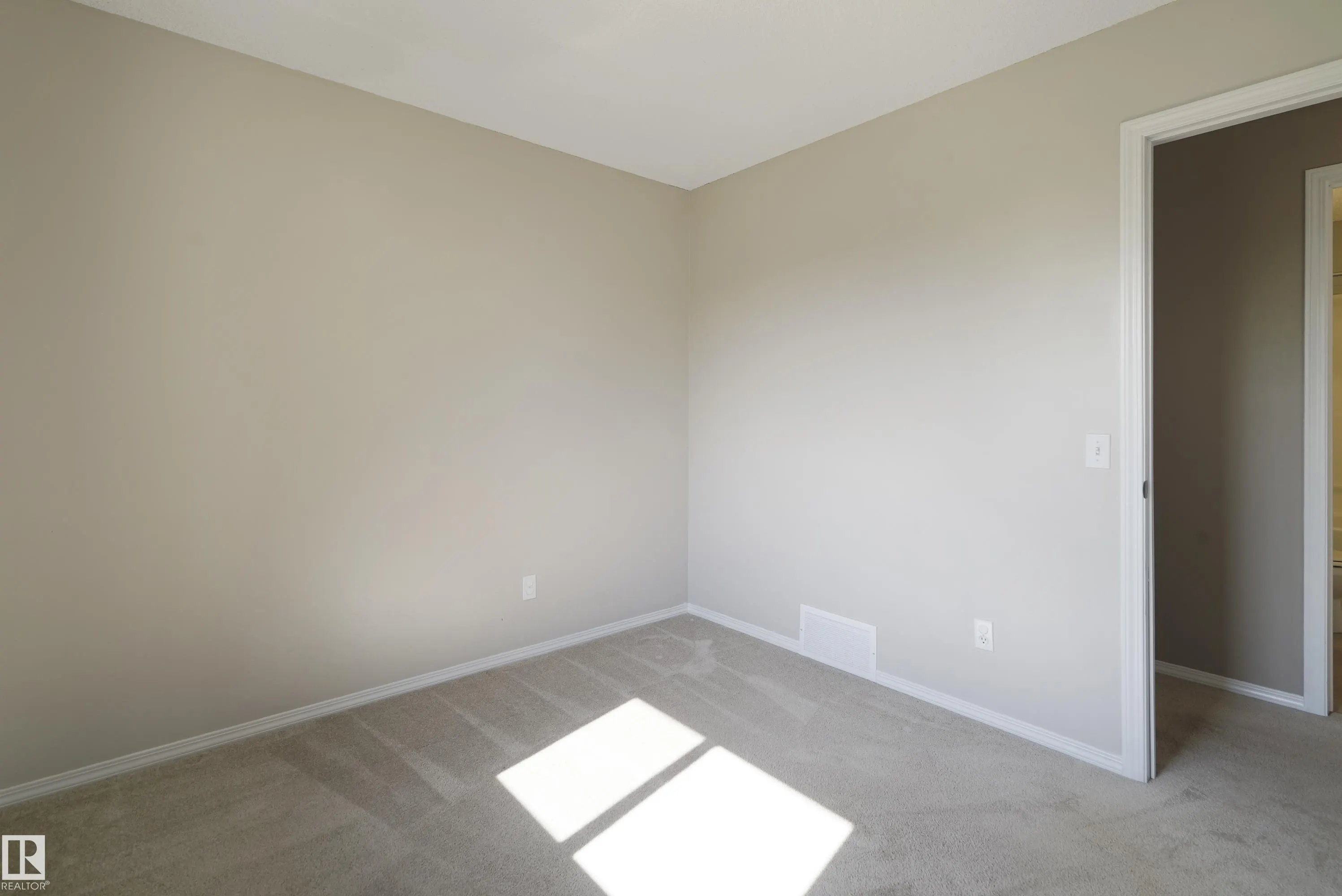 450 HYNDMAN Crescent