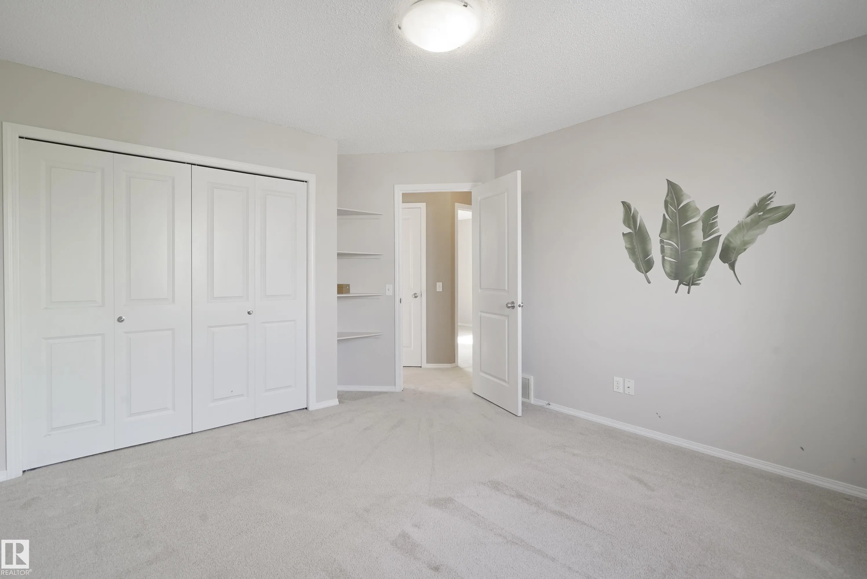 450 HYNDMAN Crescent