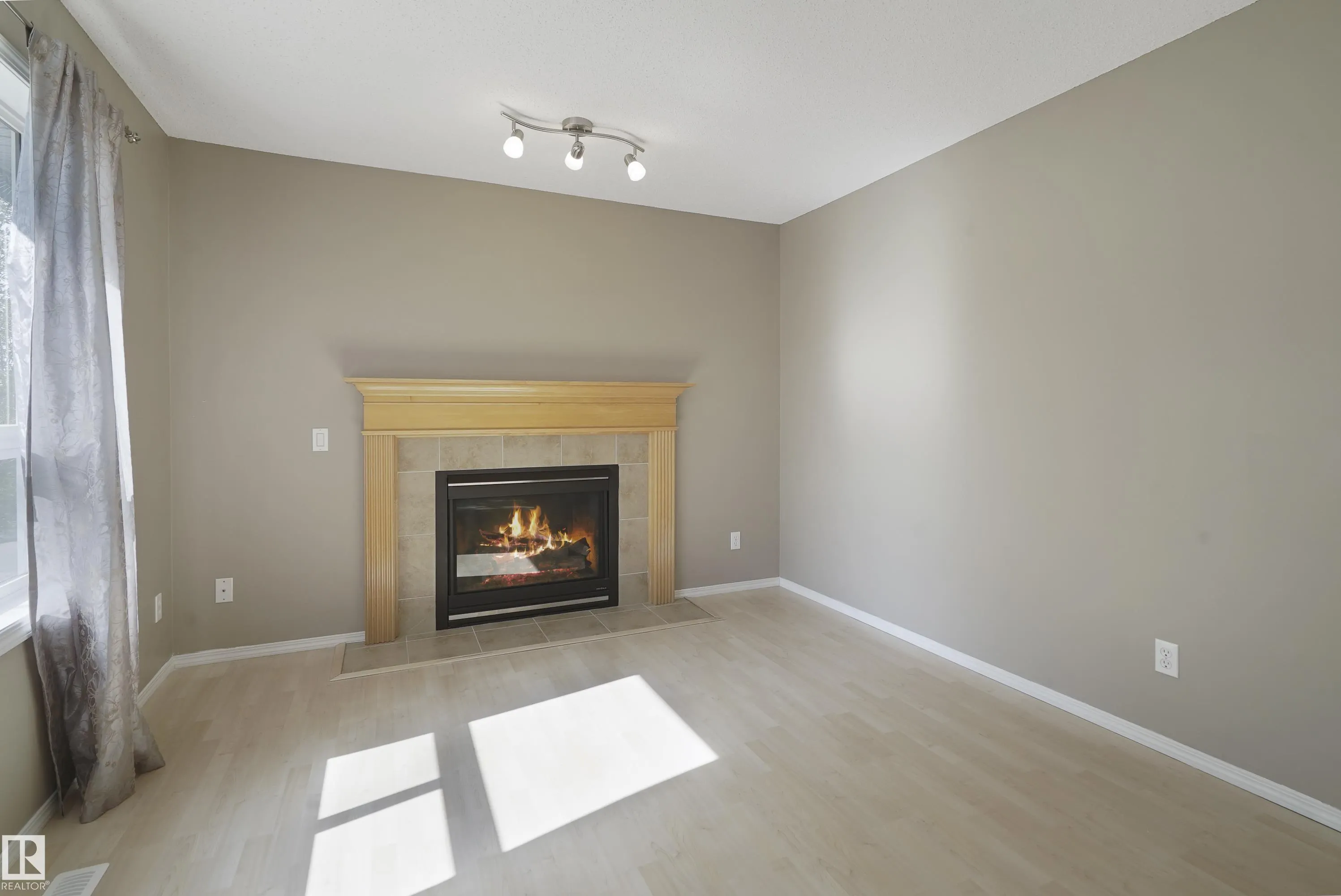 450 HYNDMAN Crescent