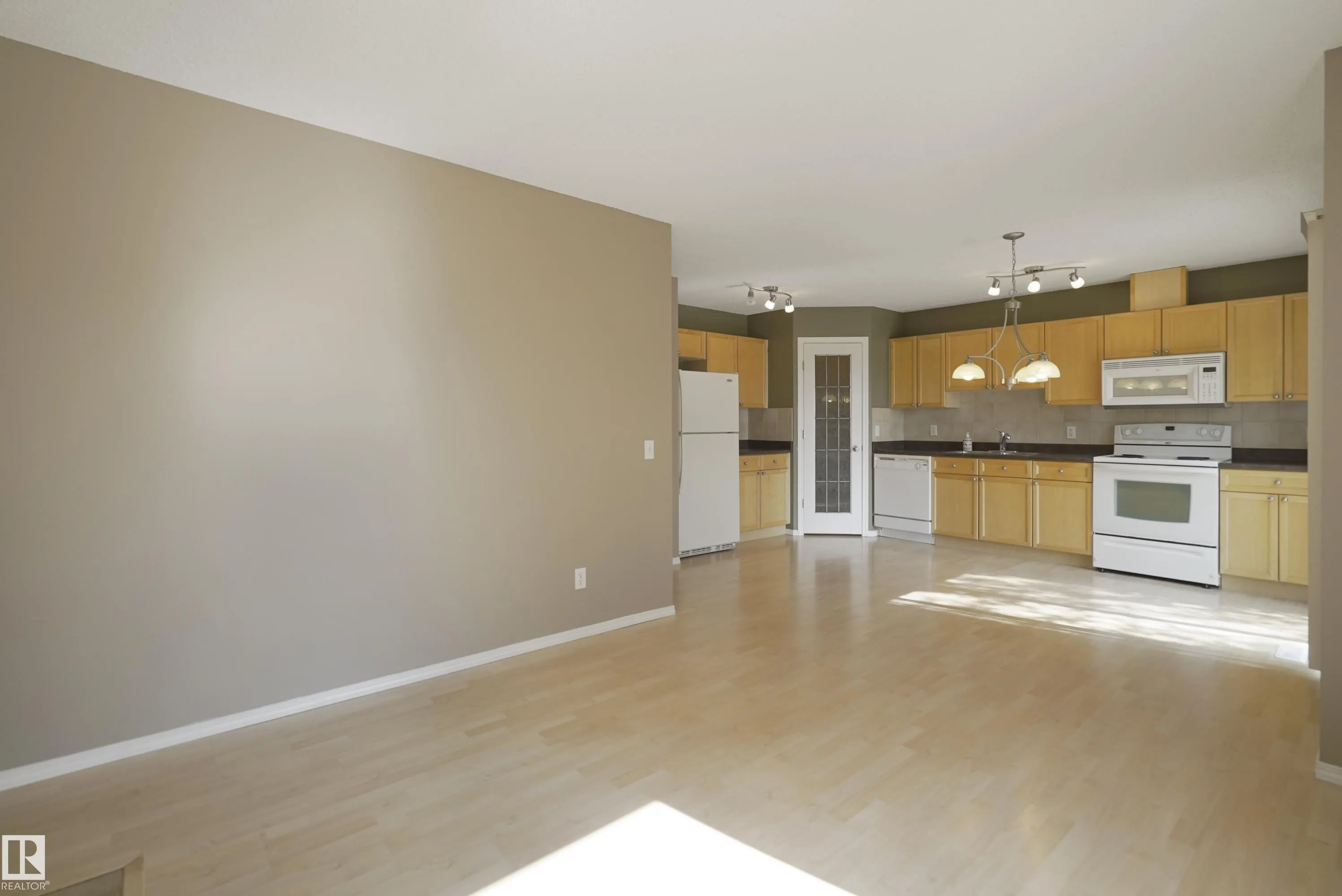 450 HYNDMAN Crescent