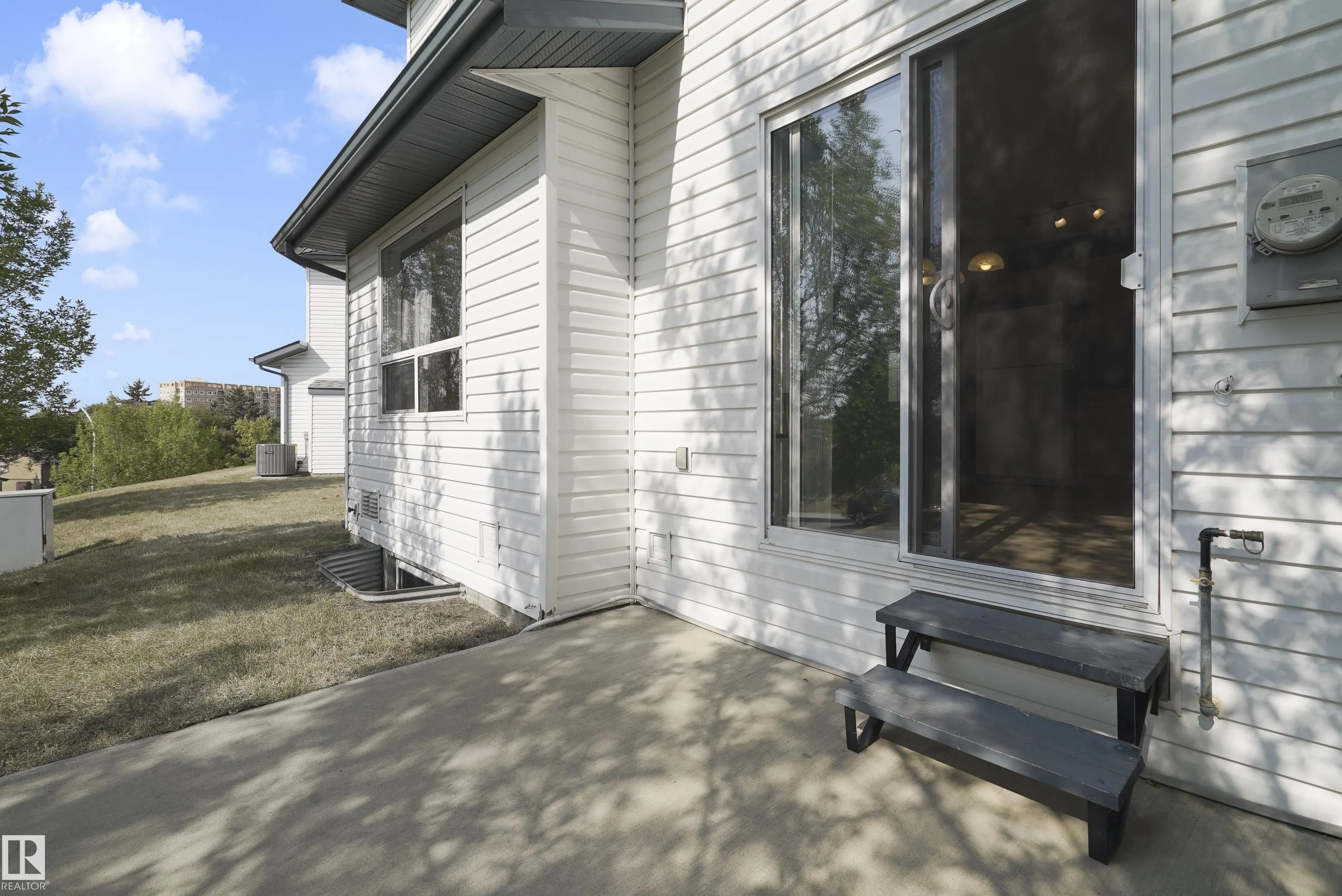 450 HYNDMAN Crescent