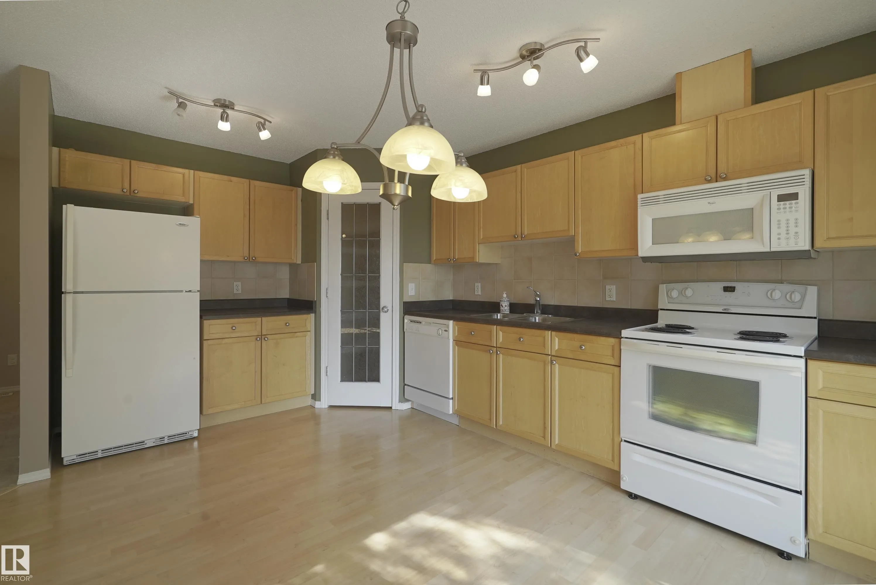 450 HYNDMAN Crescent