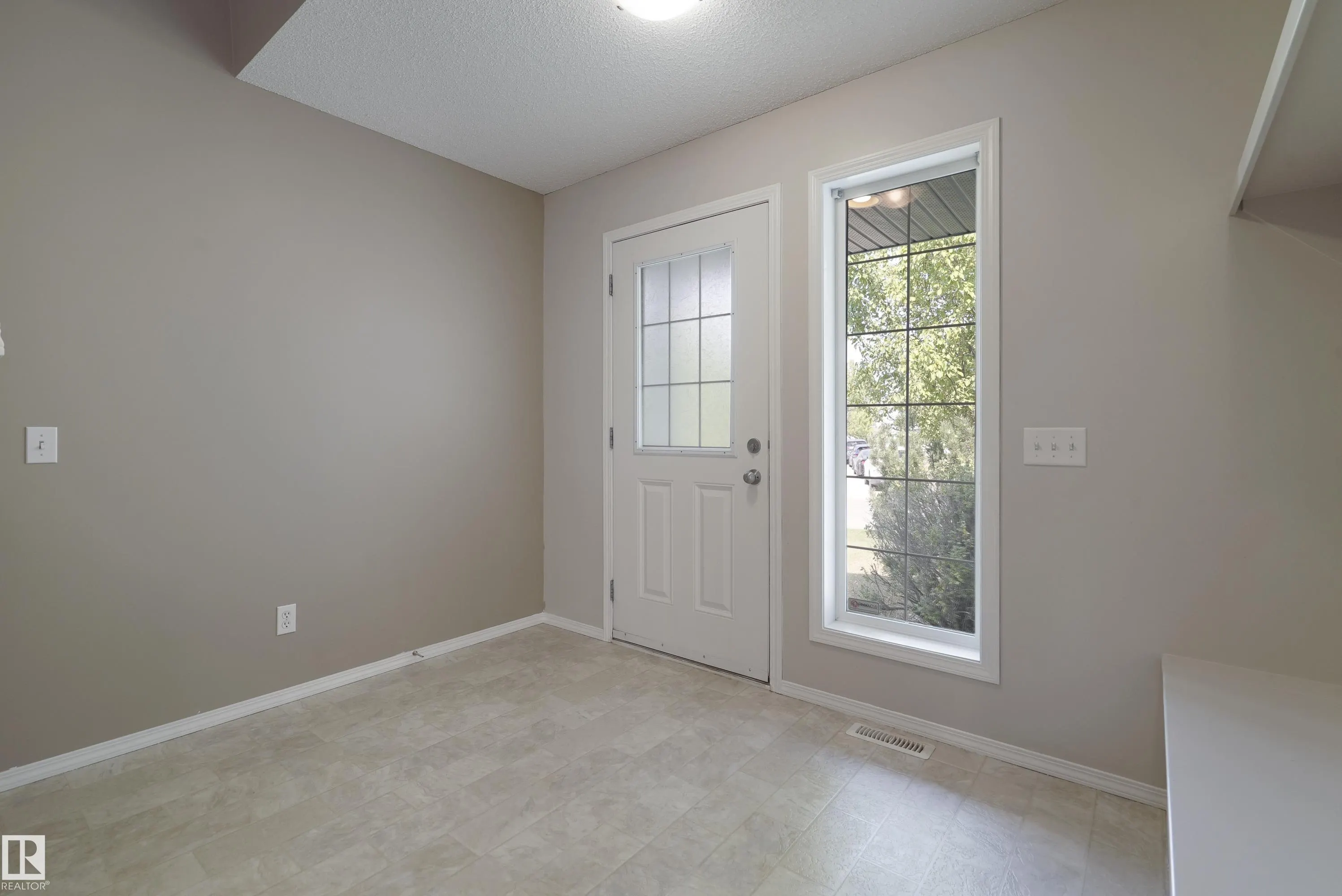 450 HYNDMAN Crescent