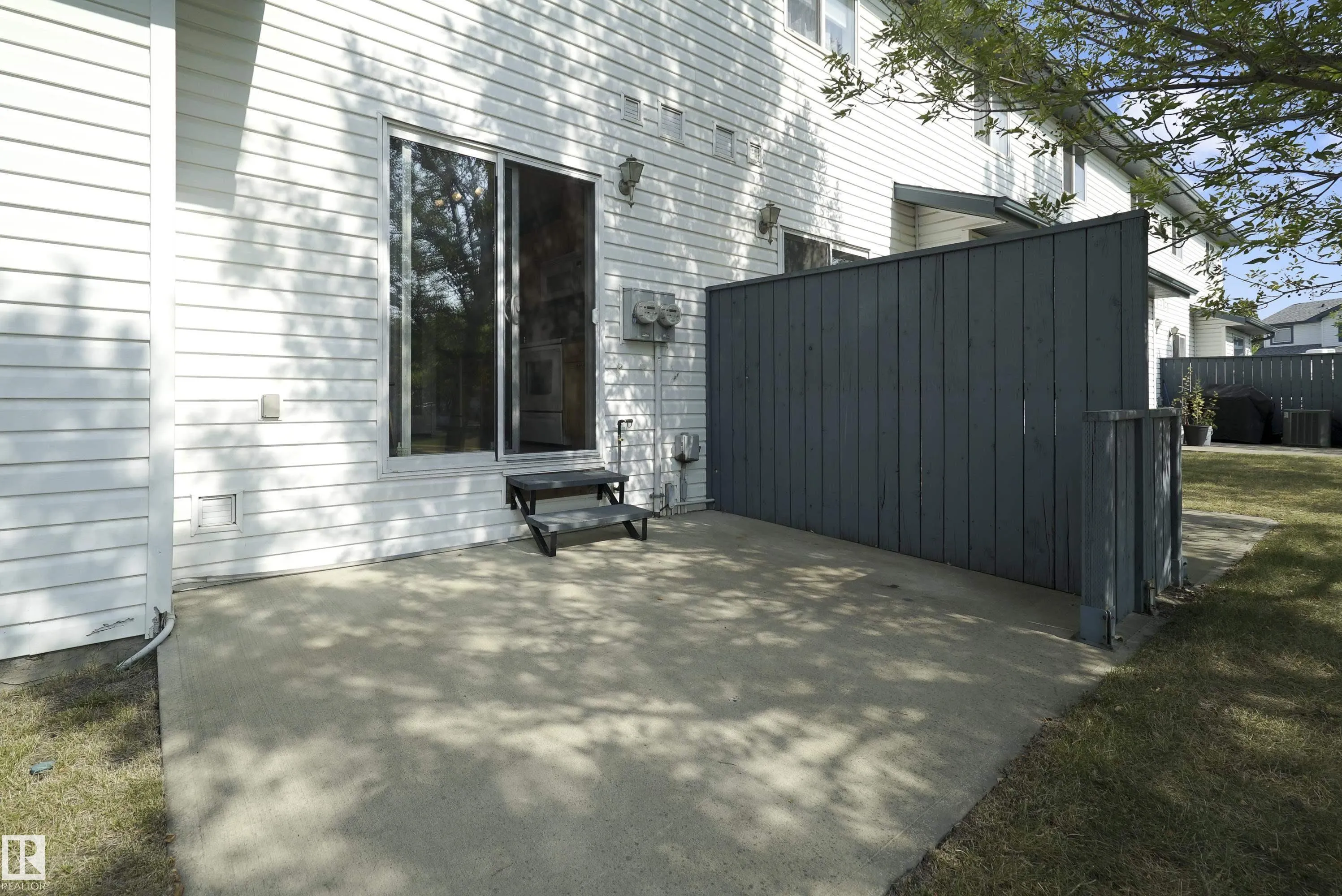 450 HYNDMAN Crescent