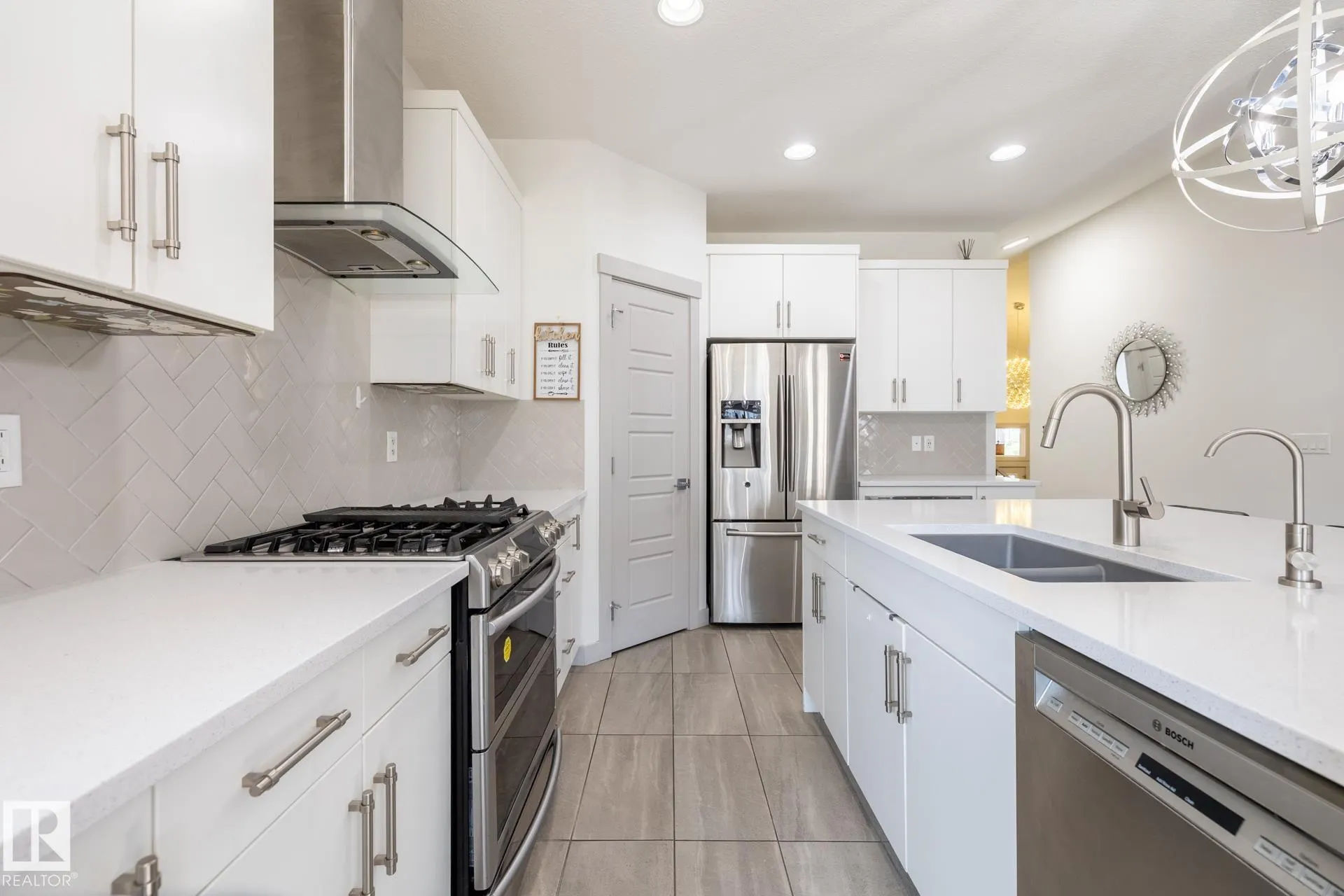 2548 WONNACOTT Loop