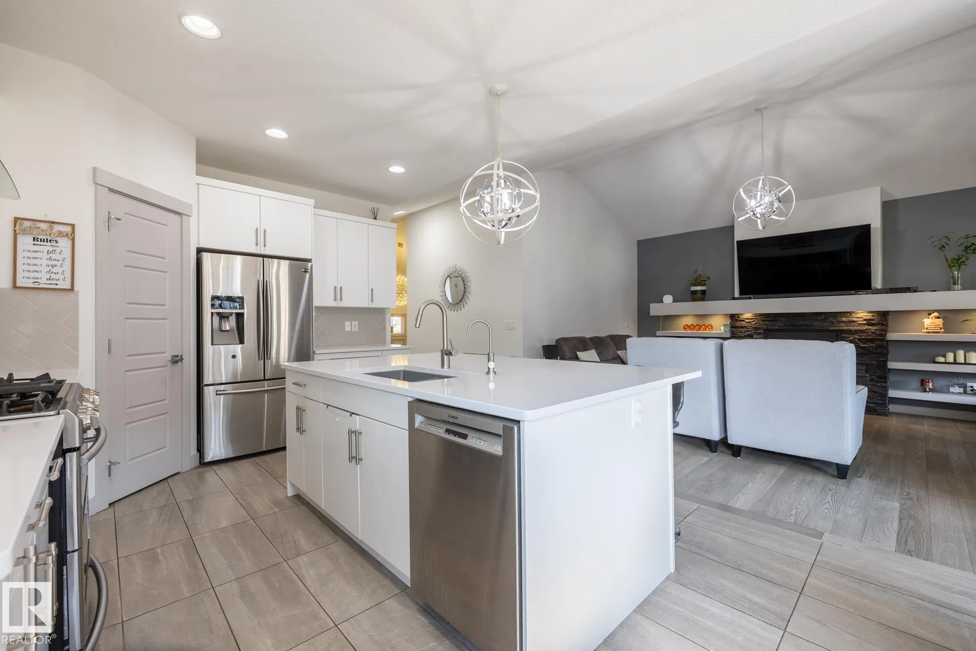 2548 WONNACOTT Loop