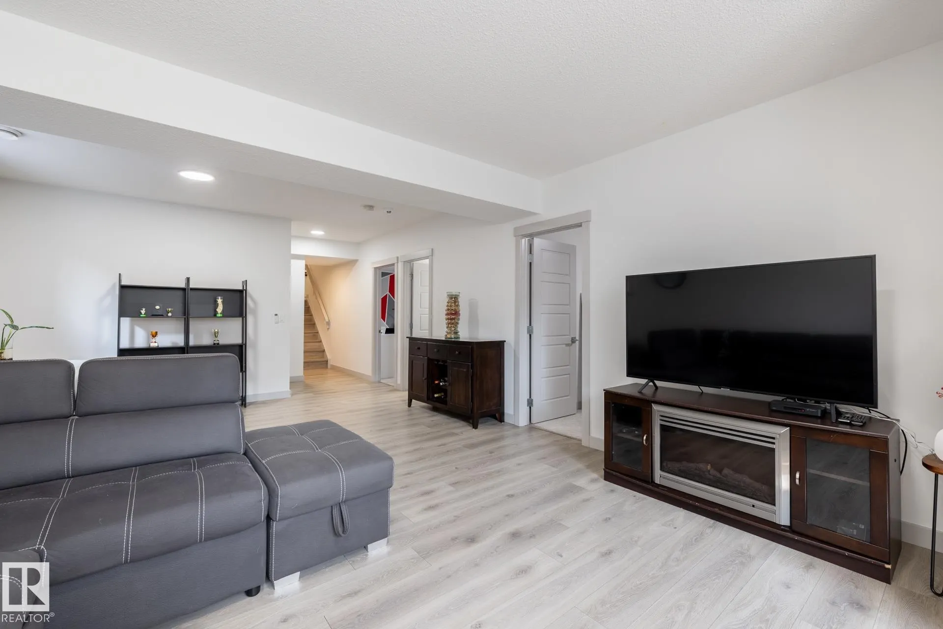 2548 WONNACOTT Loop