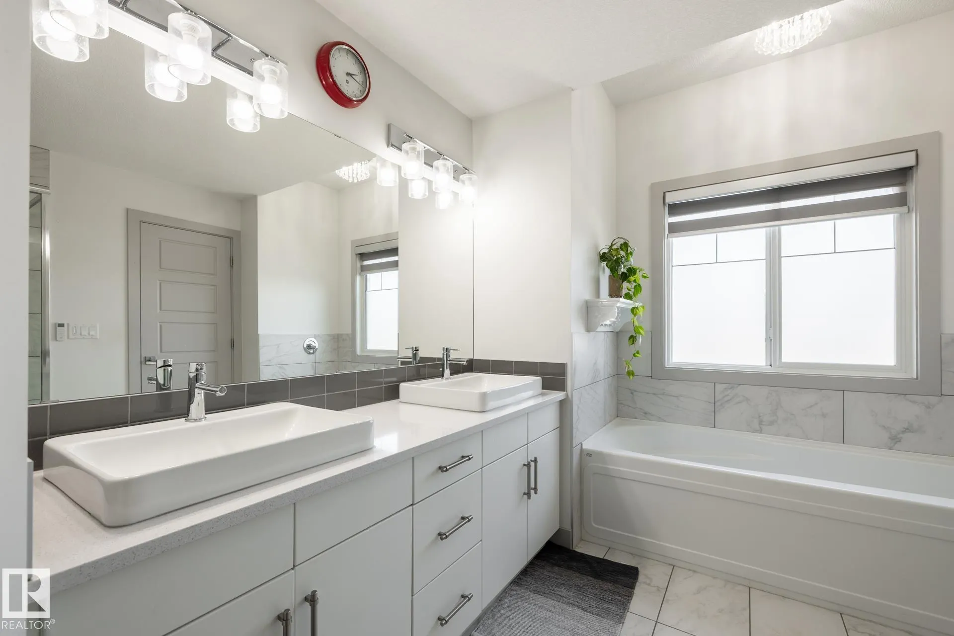 2548 WONNACOTT Loop