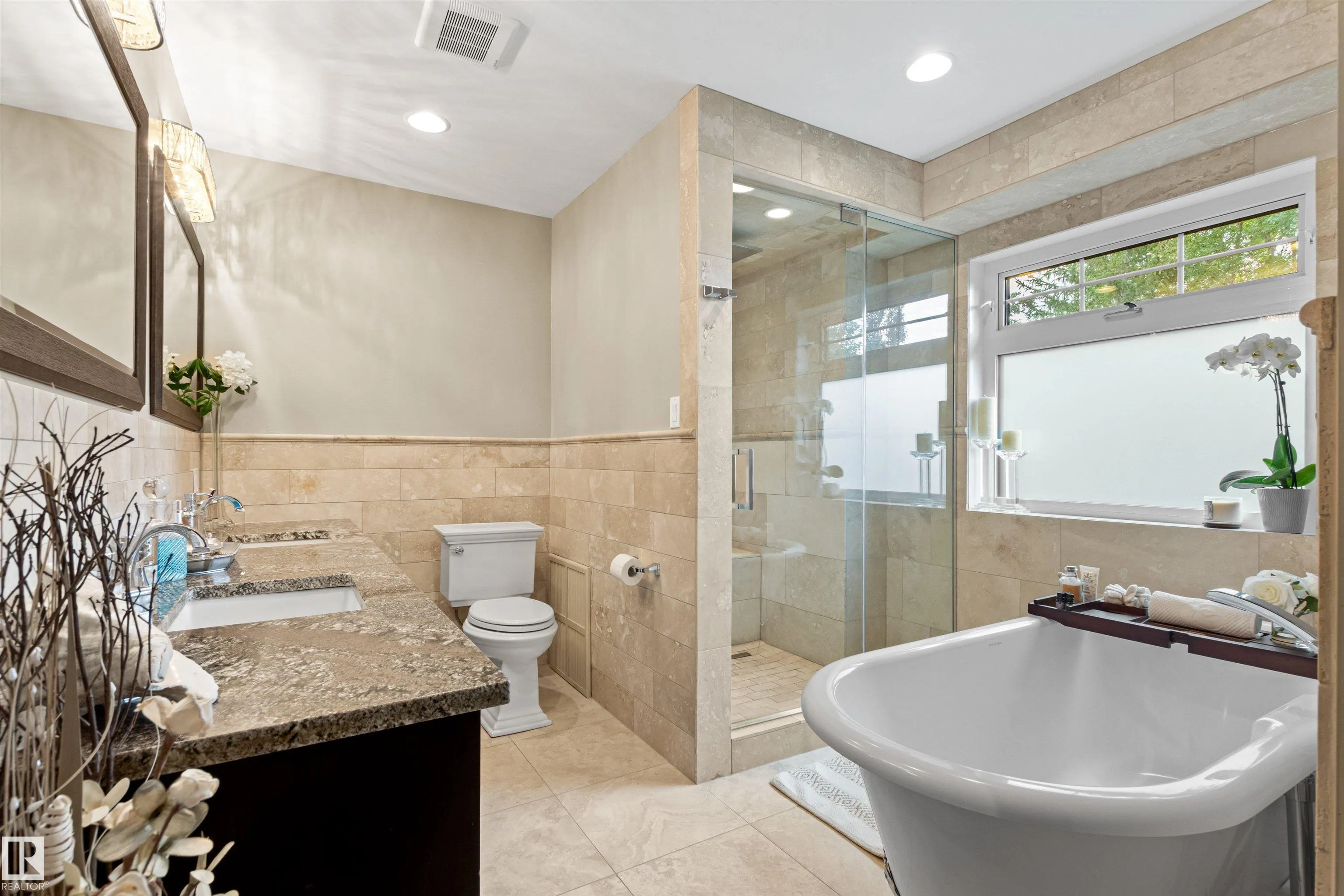 212 WOLF RIDGE Close