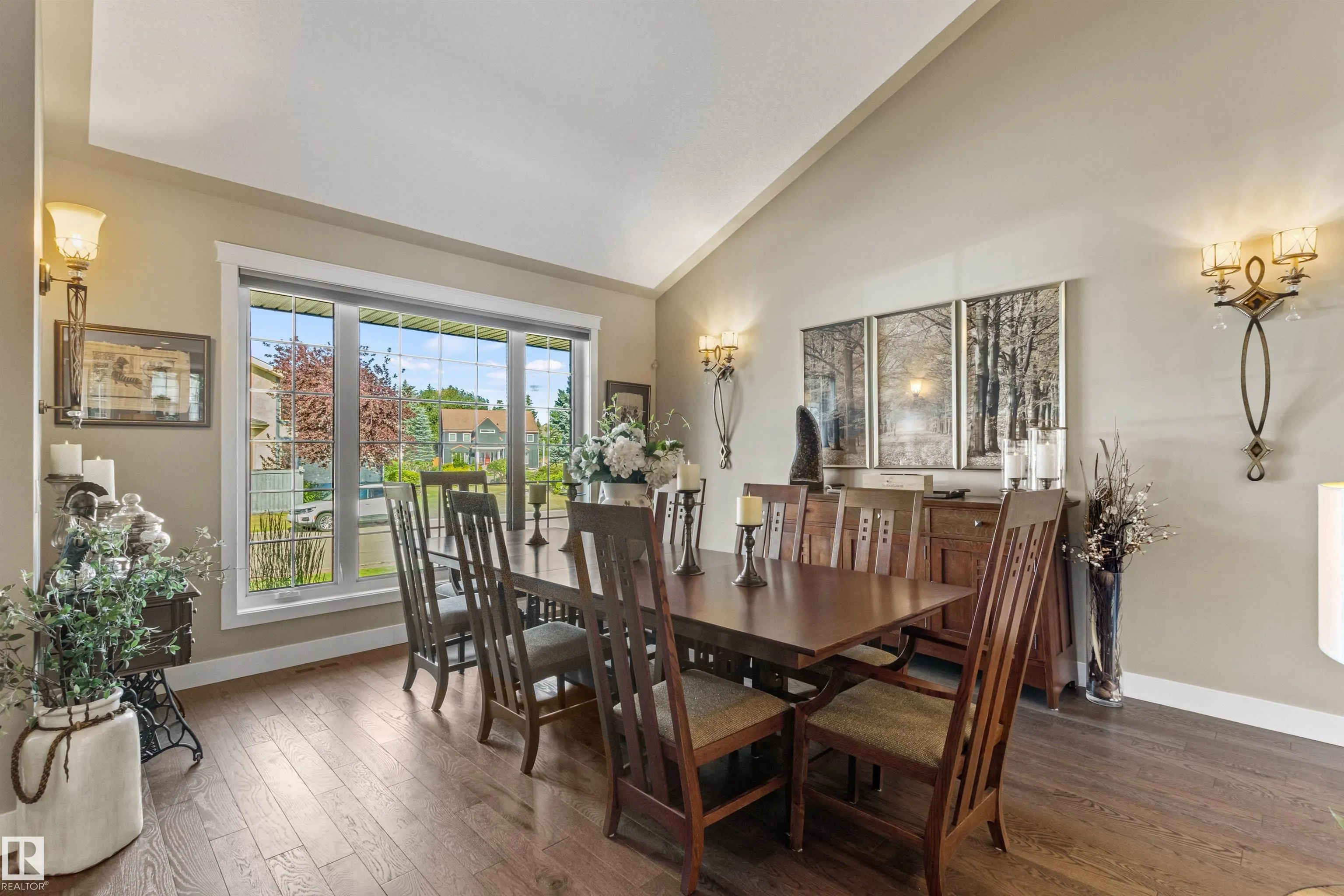 212 WOLF RIDGE Close
