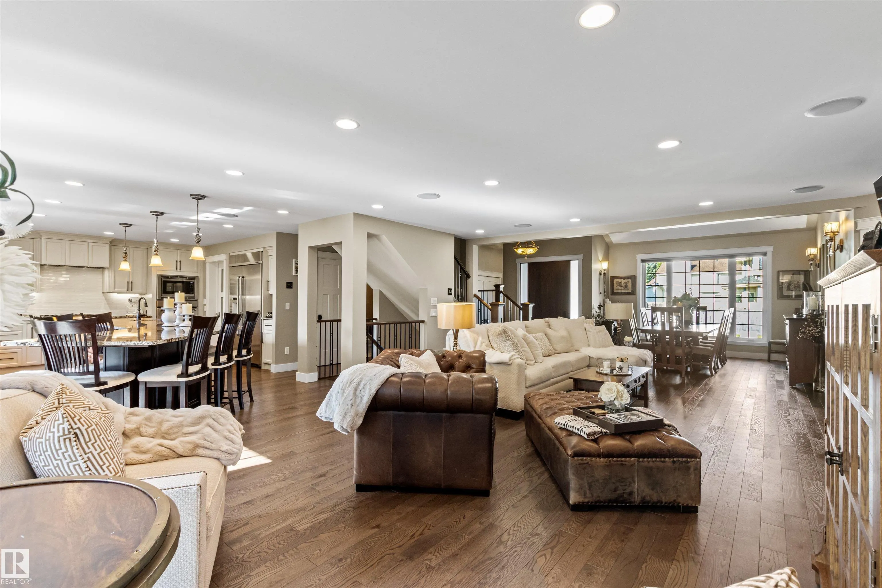 212 WOLF RIDGE Close
