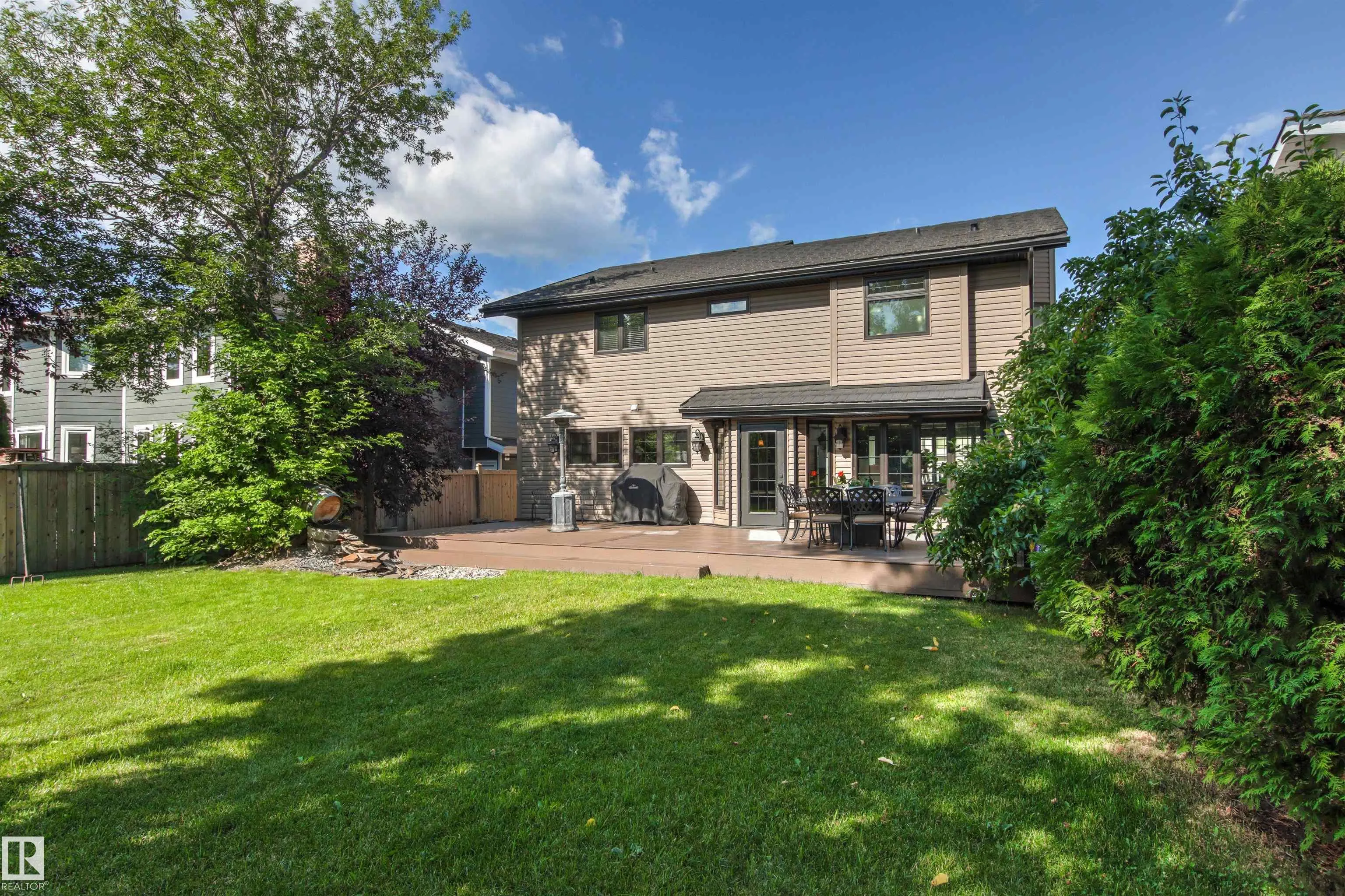 212 WOLF RIDGE Close