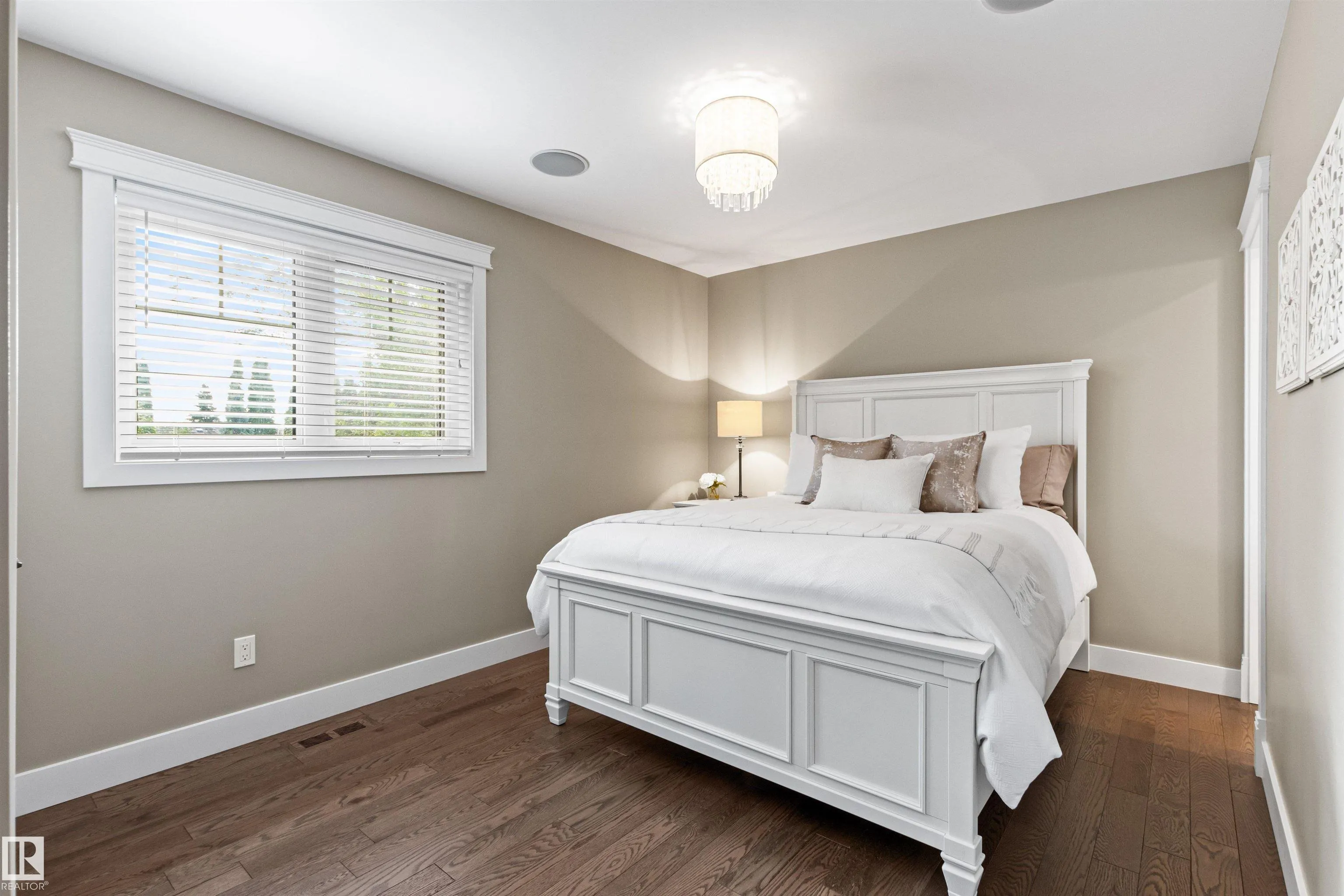 212 WOLF RIDGE Close